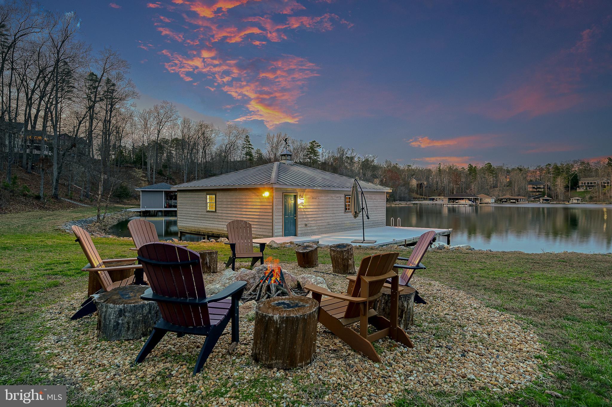 FRESHWATER ESTATES - Residential