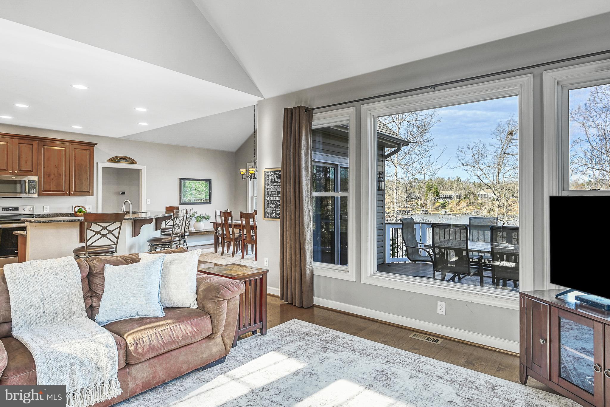 FRESHWATER ESTATES - Residential