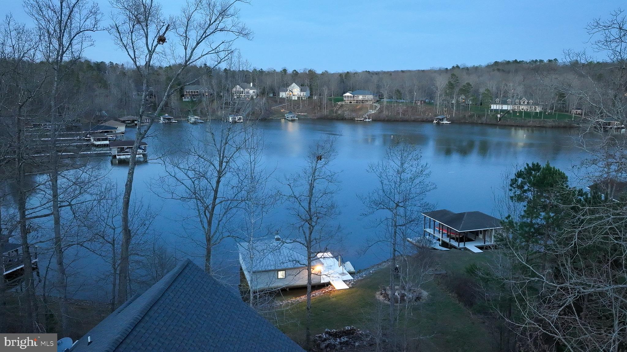 FRESHWATER ESTATES - Residential