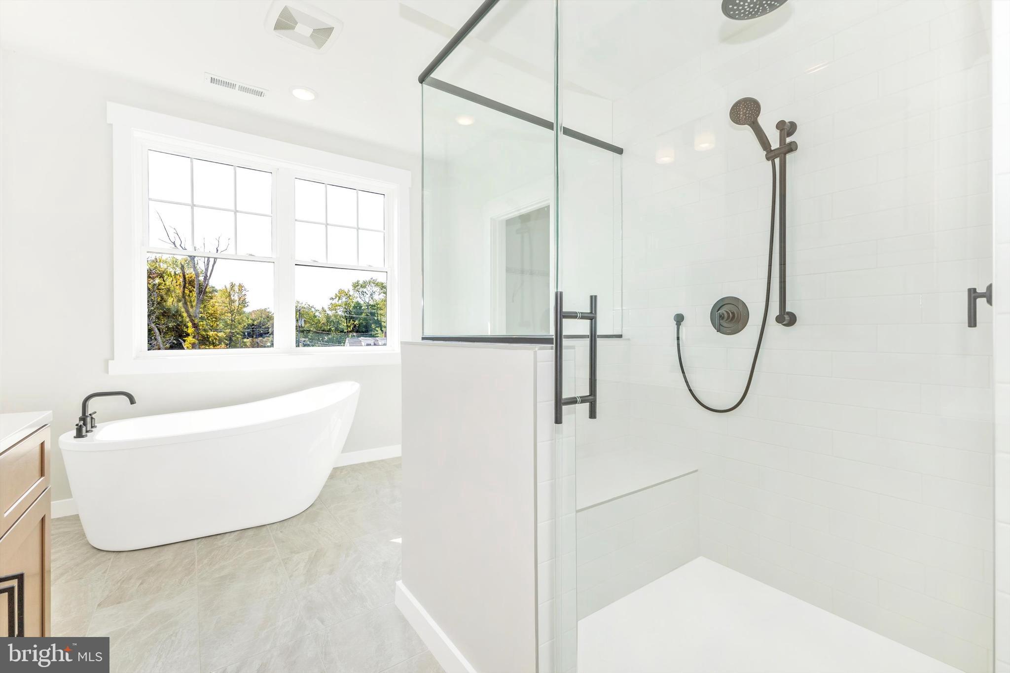 EDGEWATER - Residential