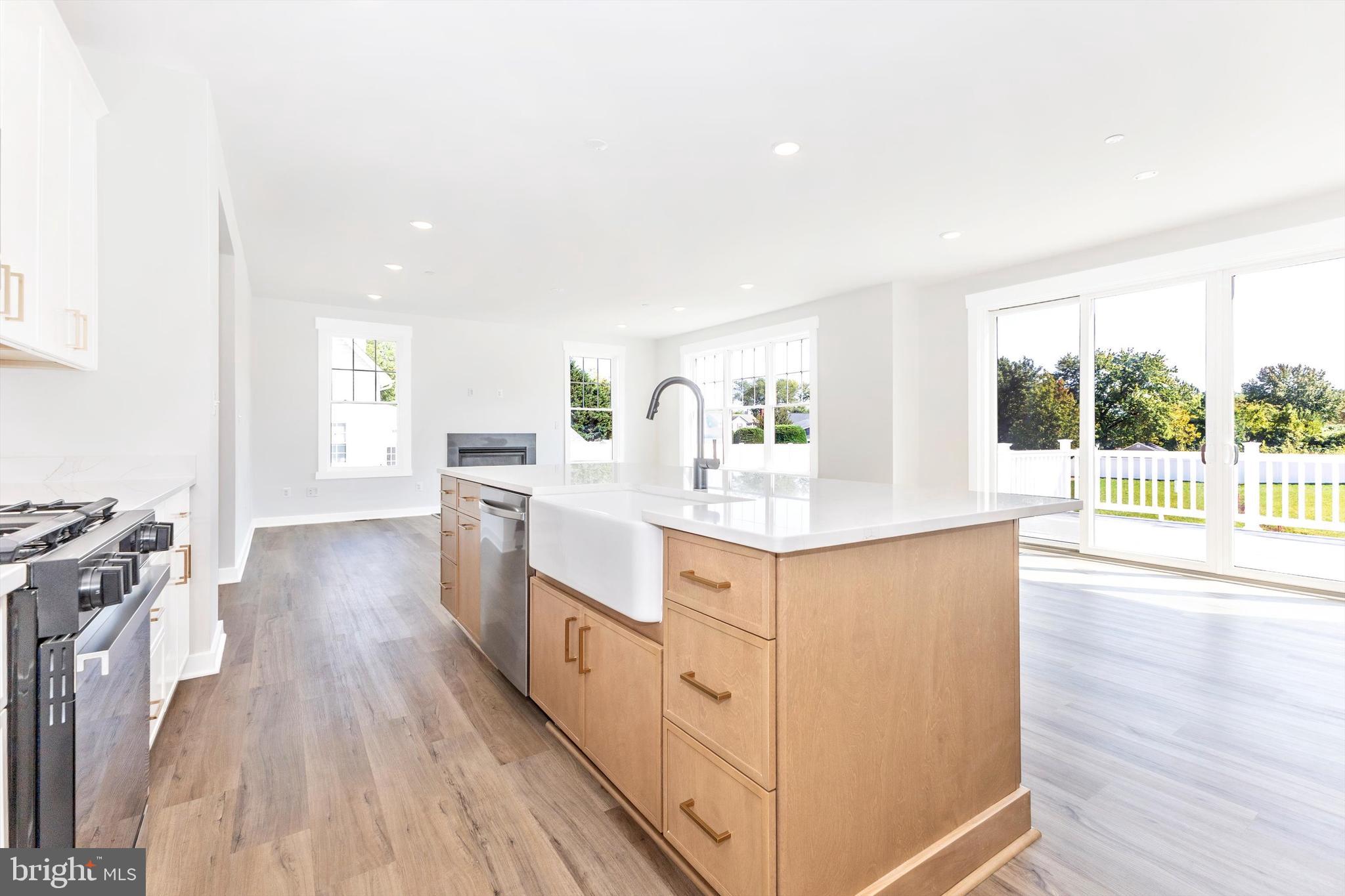 EDGEWATER - Residential