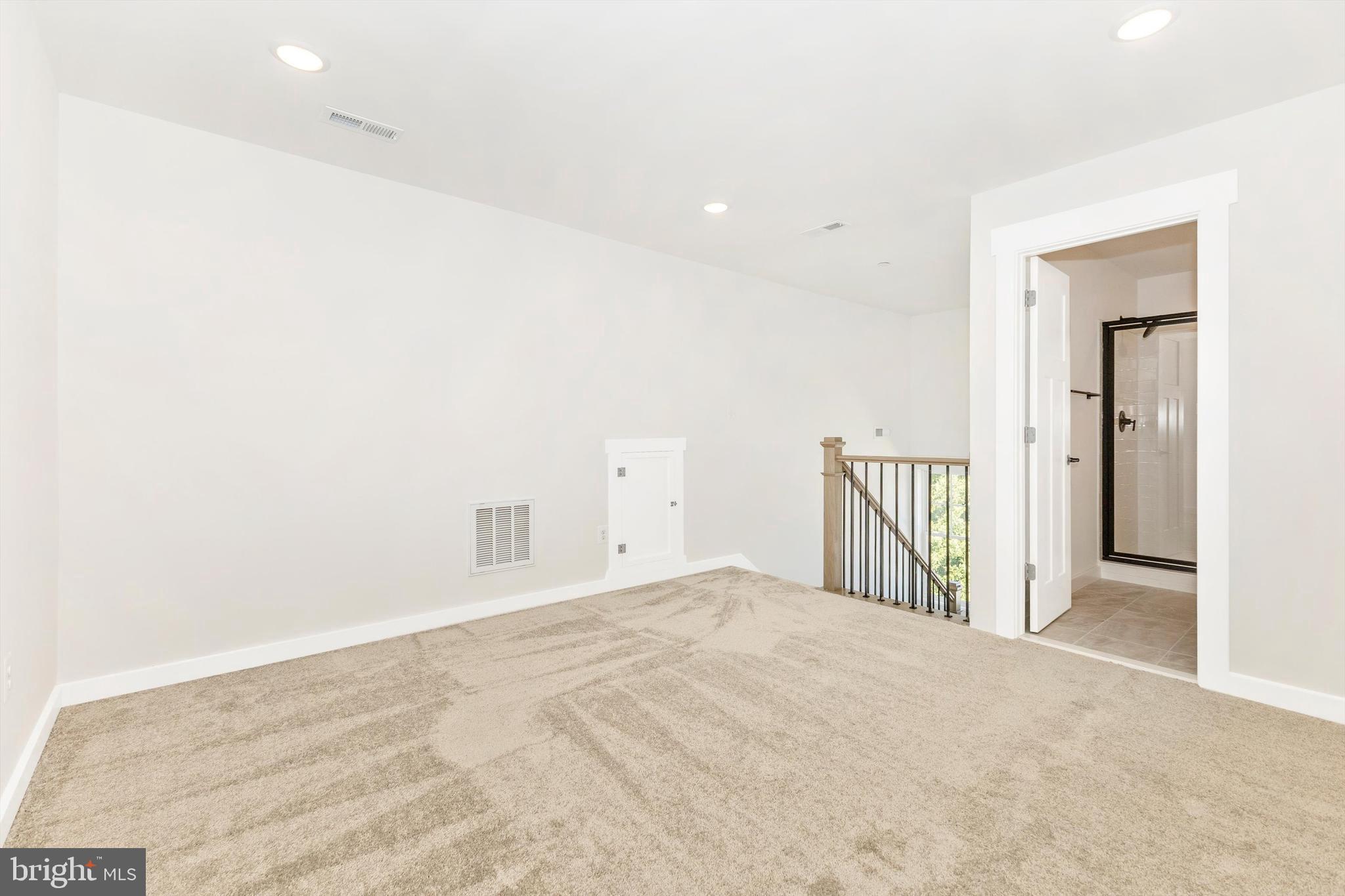 EDGEWATER - Residential