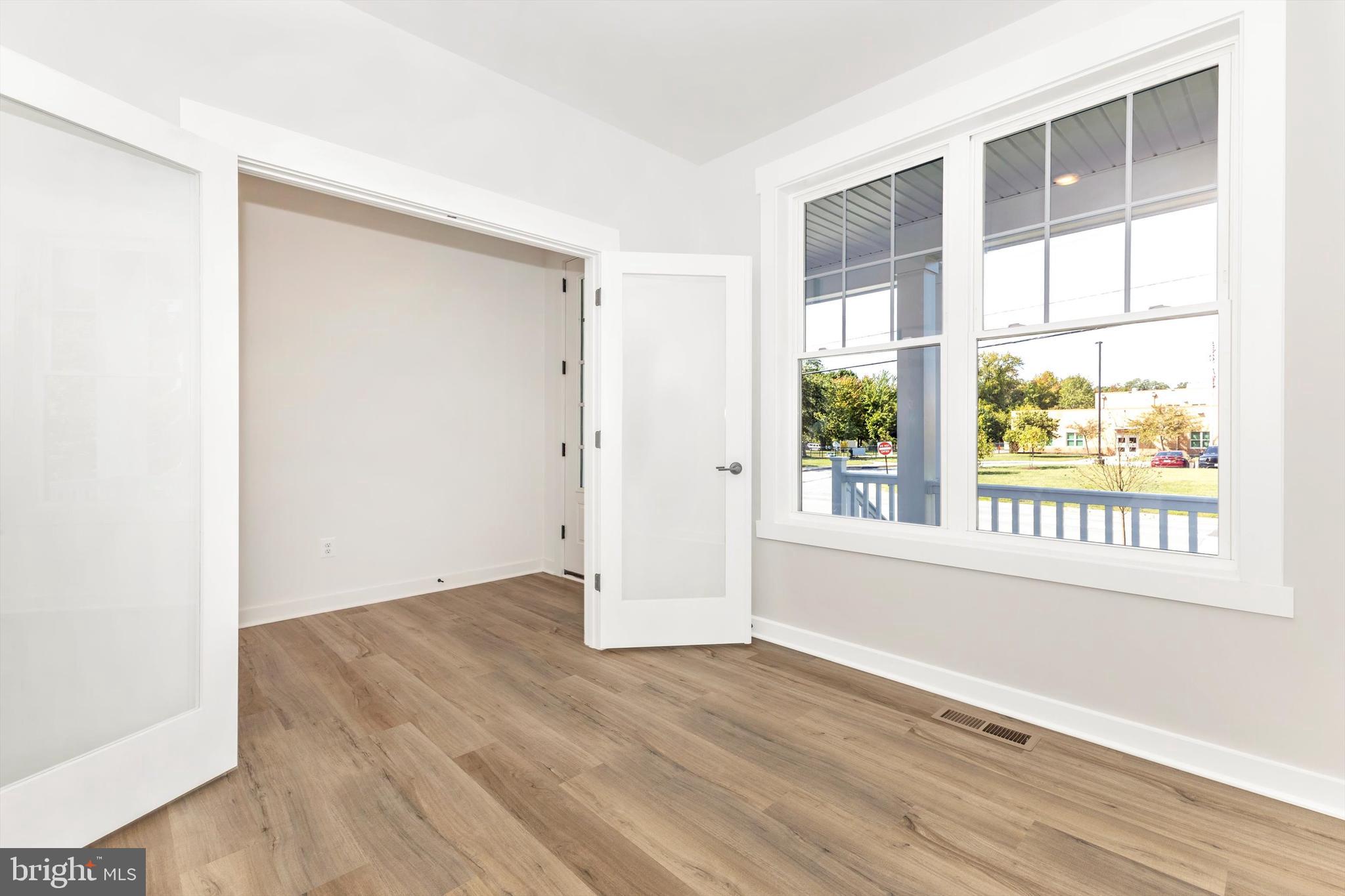 EDGEWATER - Residential