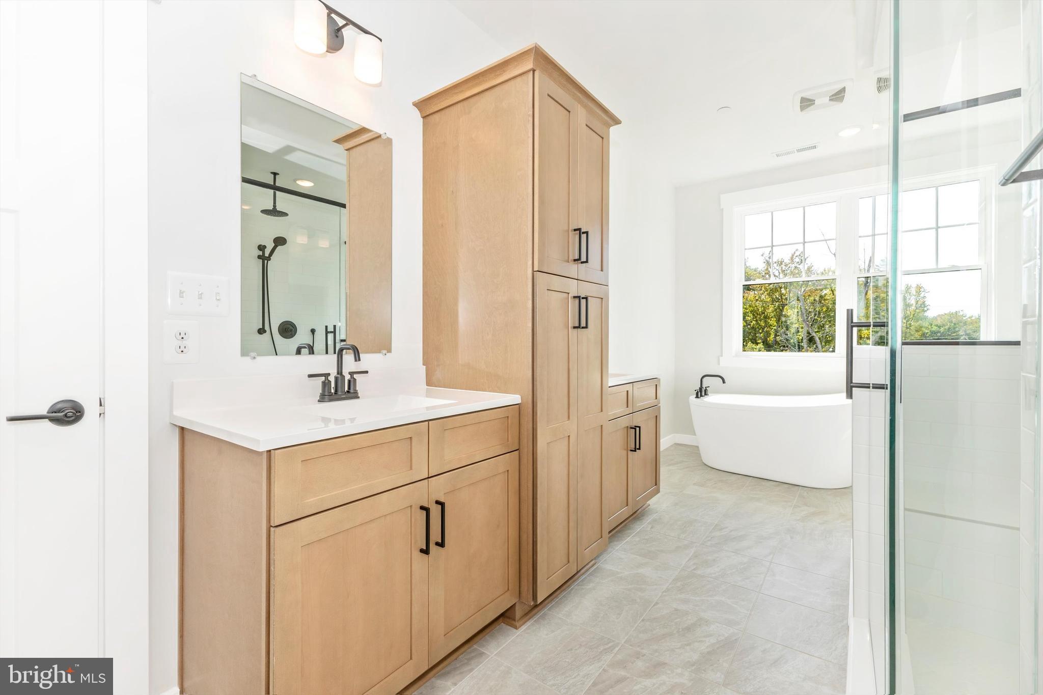 EDGEWATER - Residential