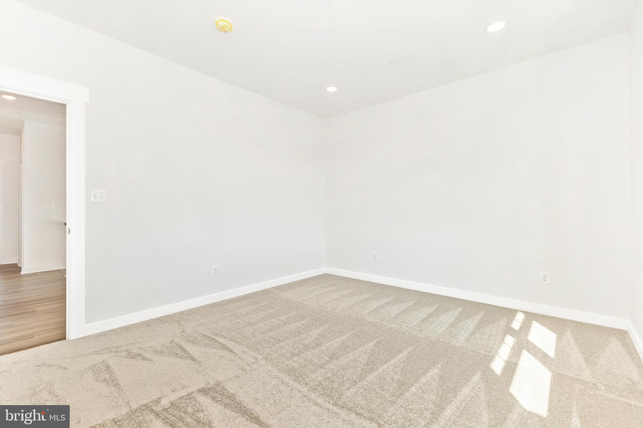 EDGEWATER - Residential