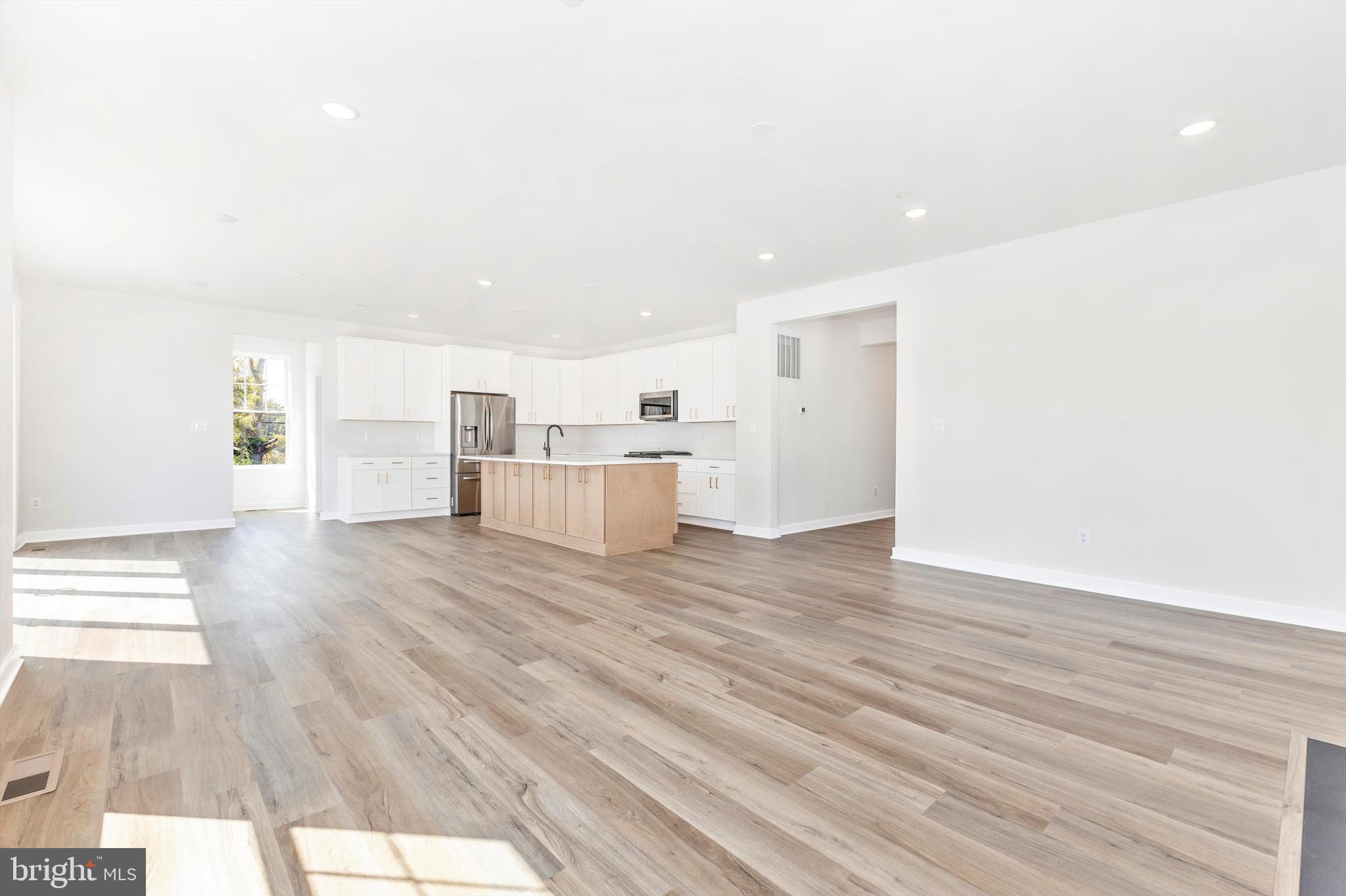 EDGEWATER - Residential