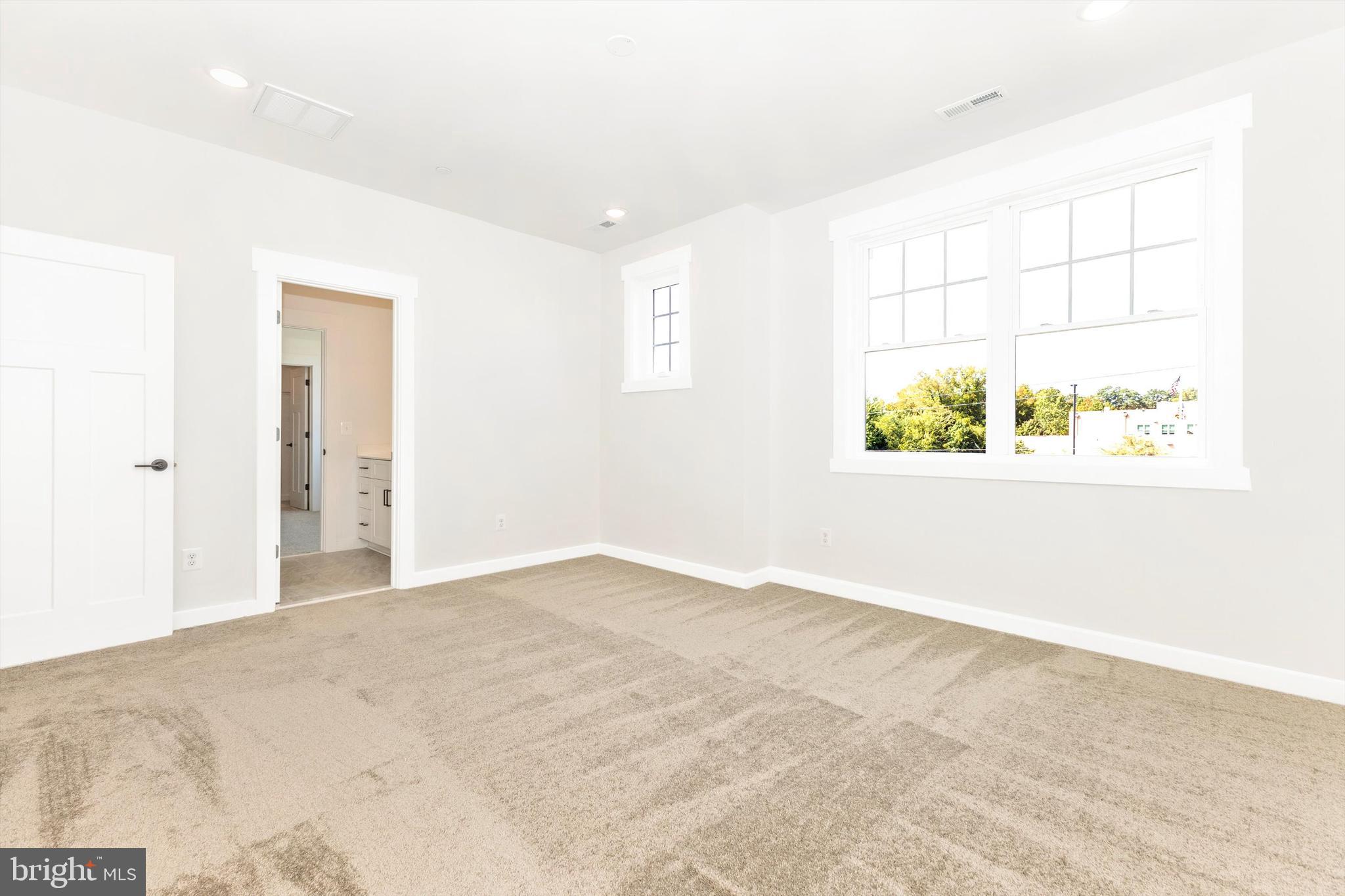 EDGEWATER - Residential