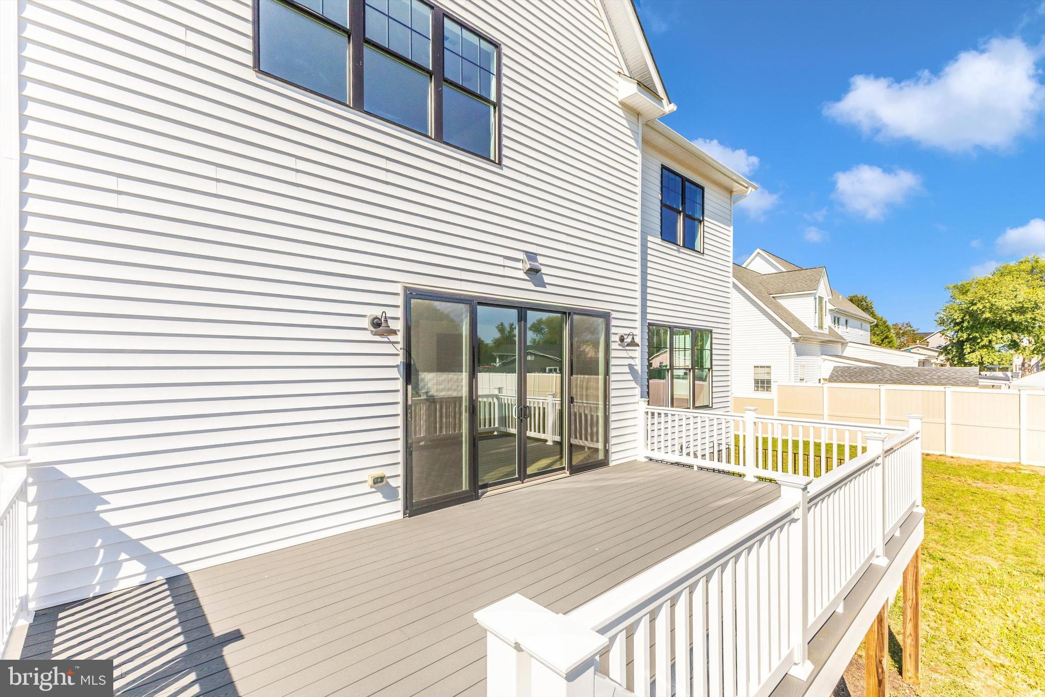 EDGEWATER - Residential