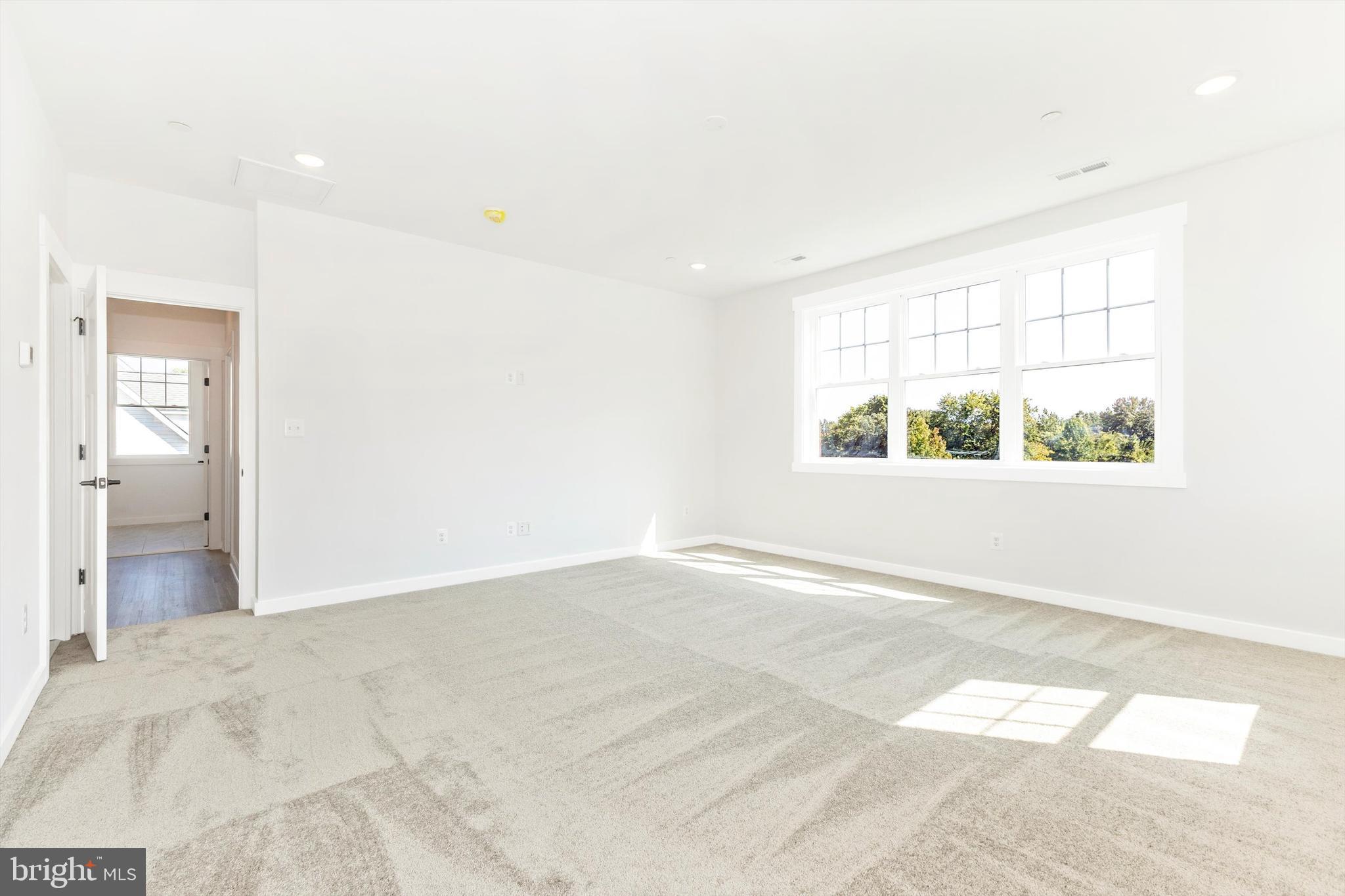 EDGEWATER - Residential