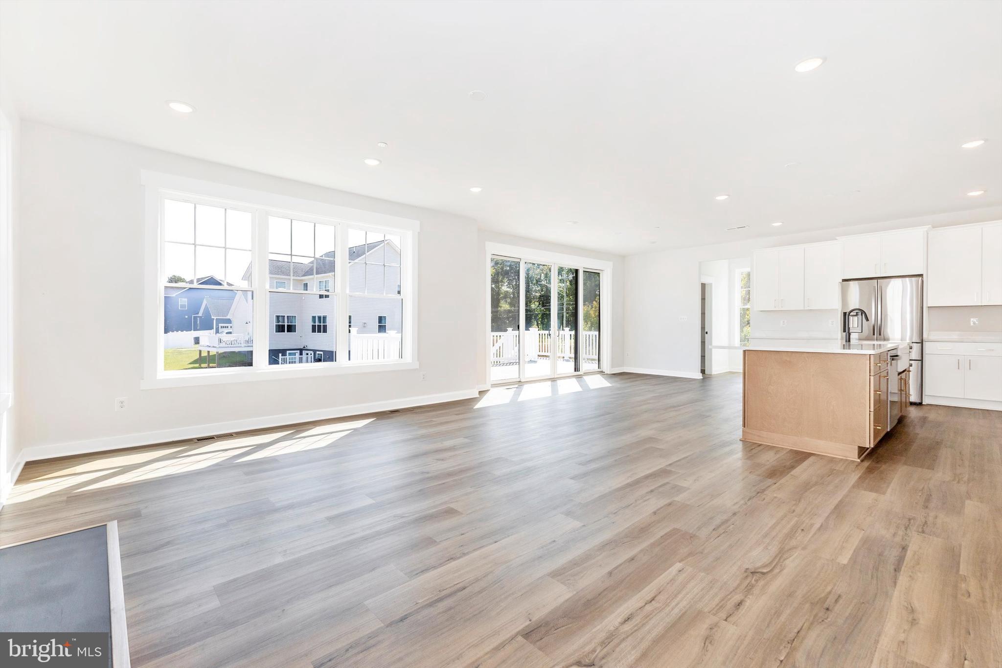 EDGEWATER - Residential