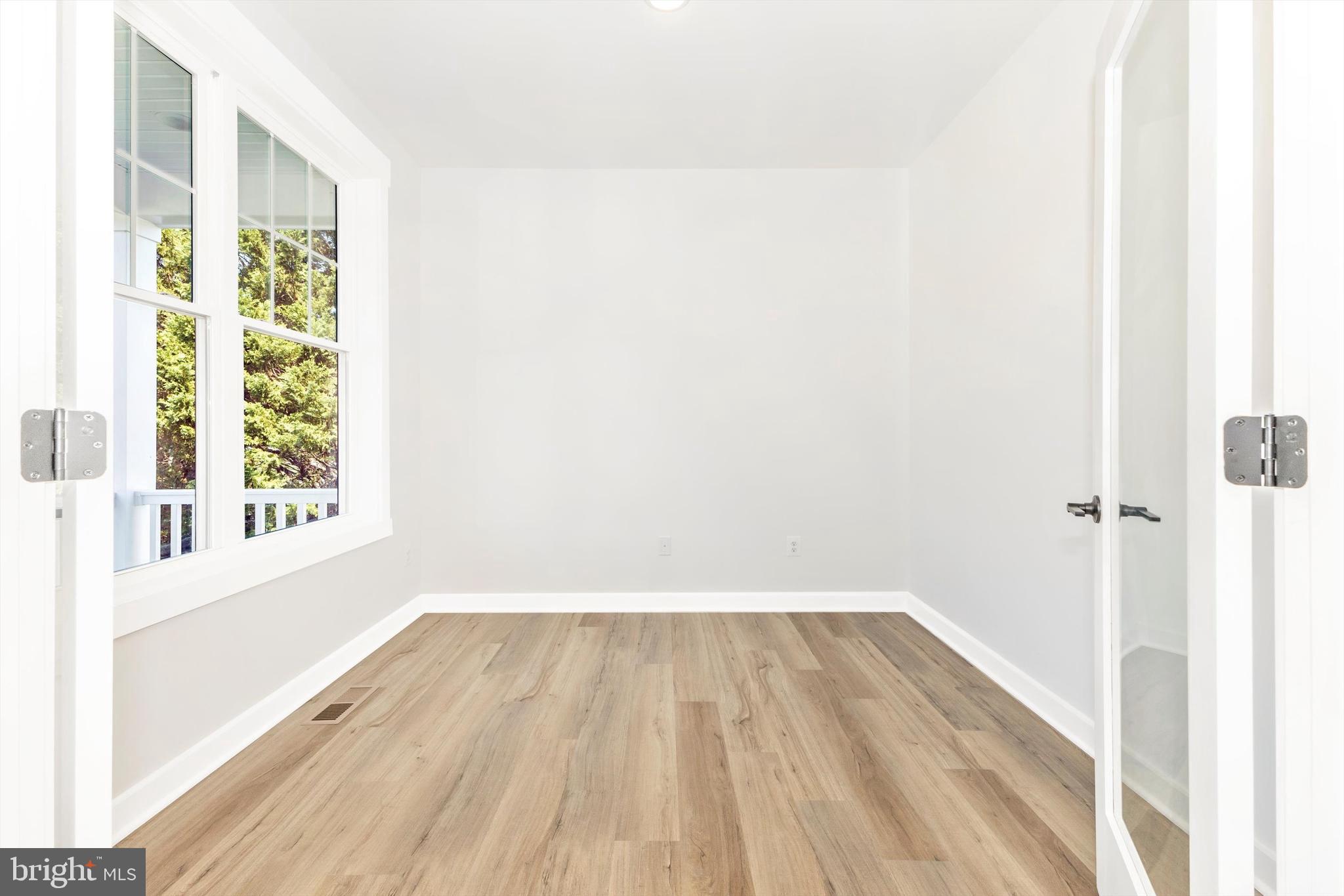 EDGEWATER - Residential