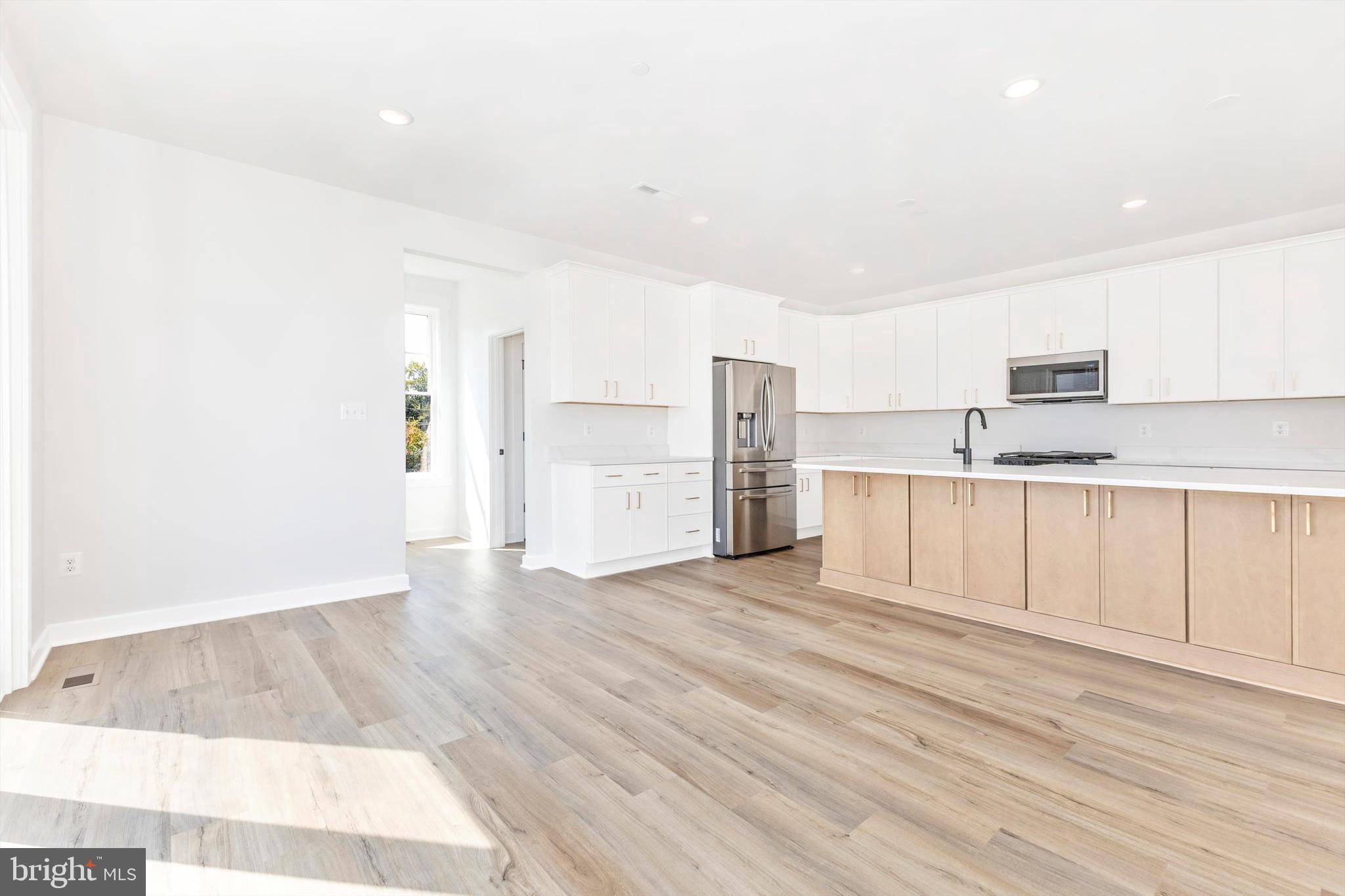 EDGEWATER - Residential