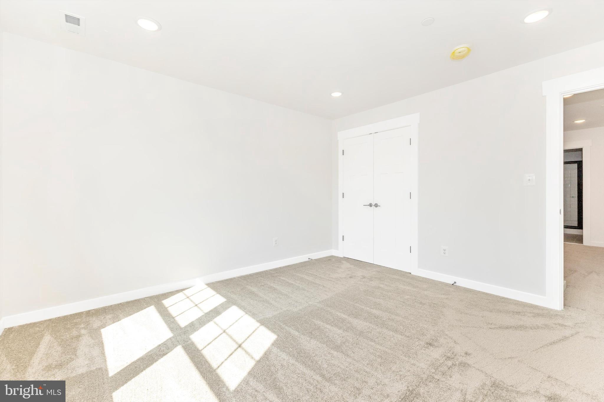 EDGEWATER - Residential