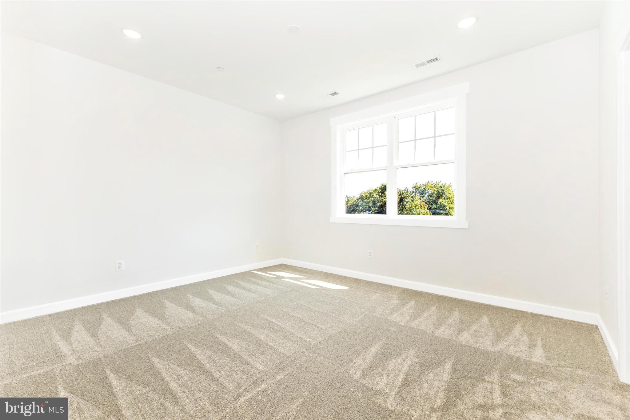 EDGEWATER - Residential