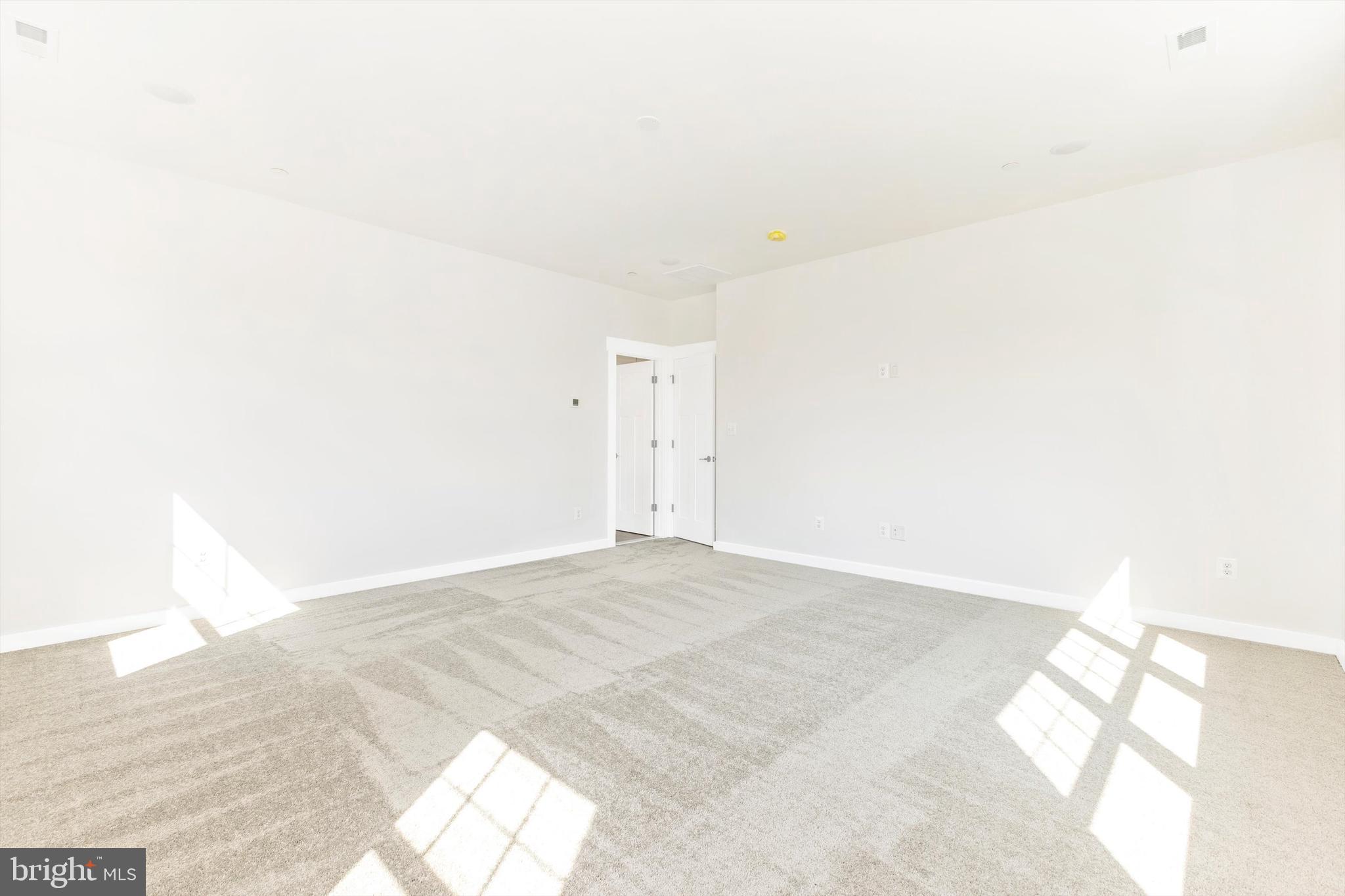 EDGEWATER - Residential