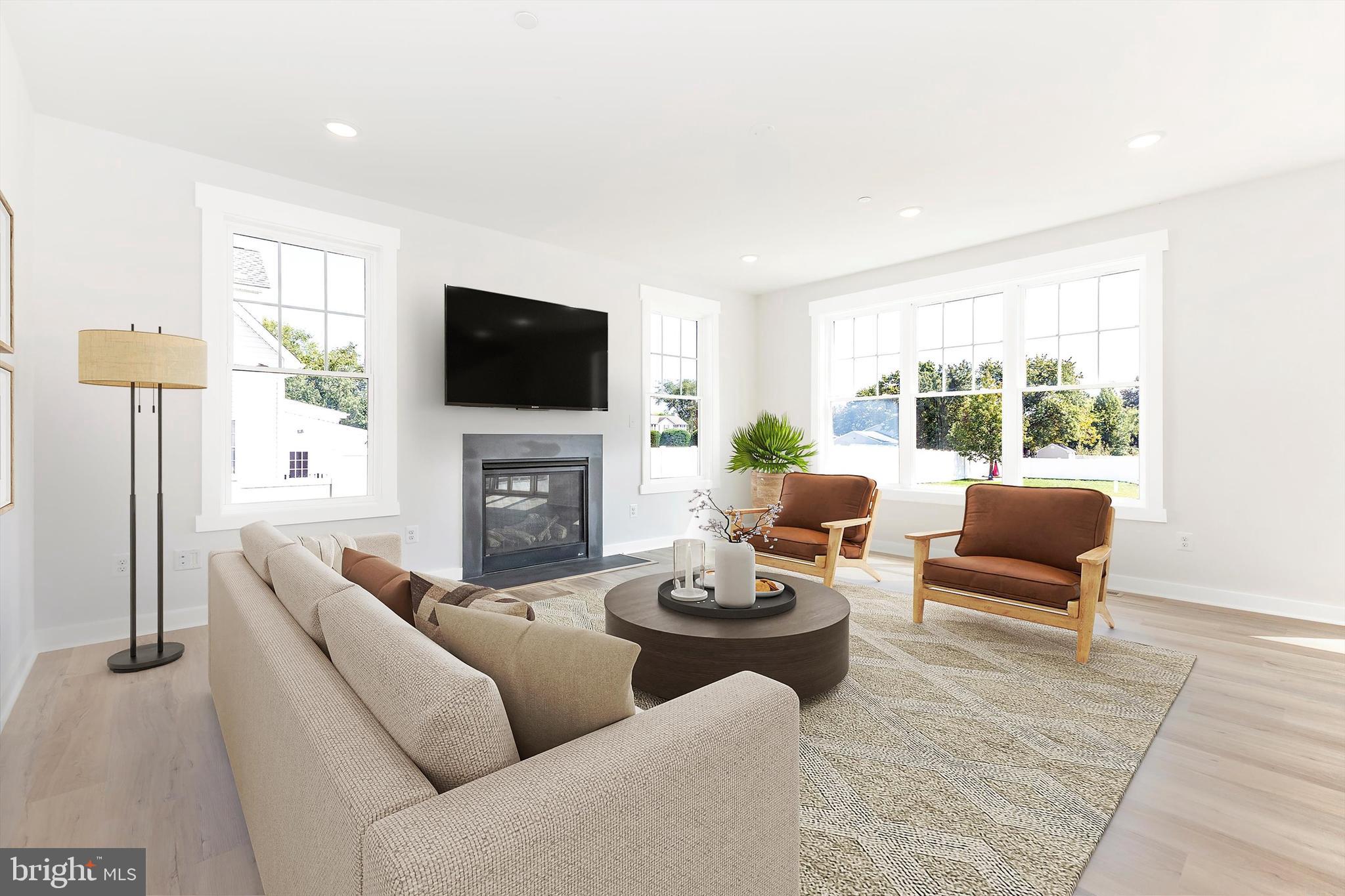 EDGEWATER - Residential