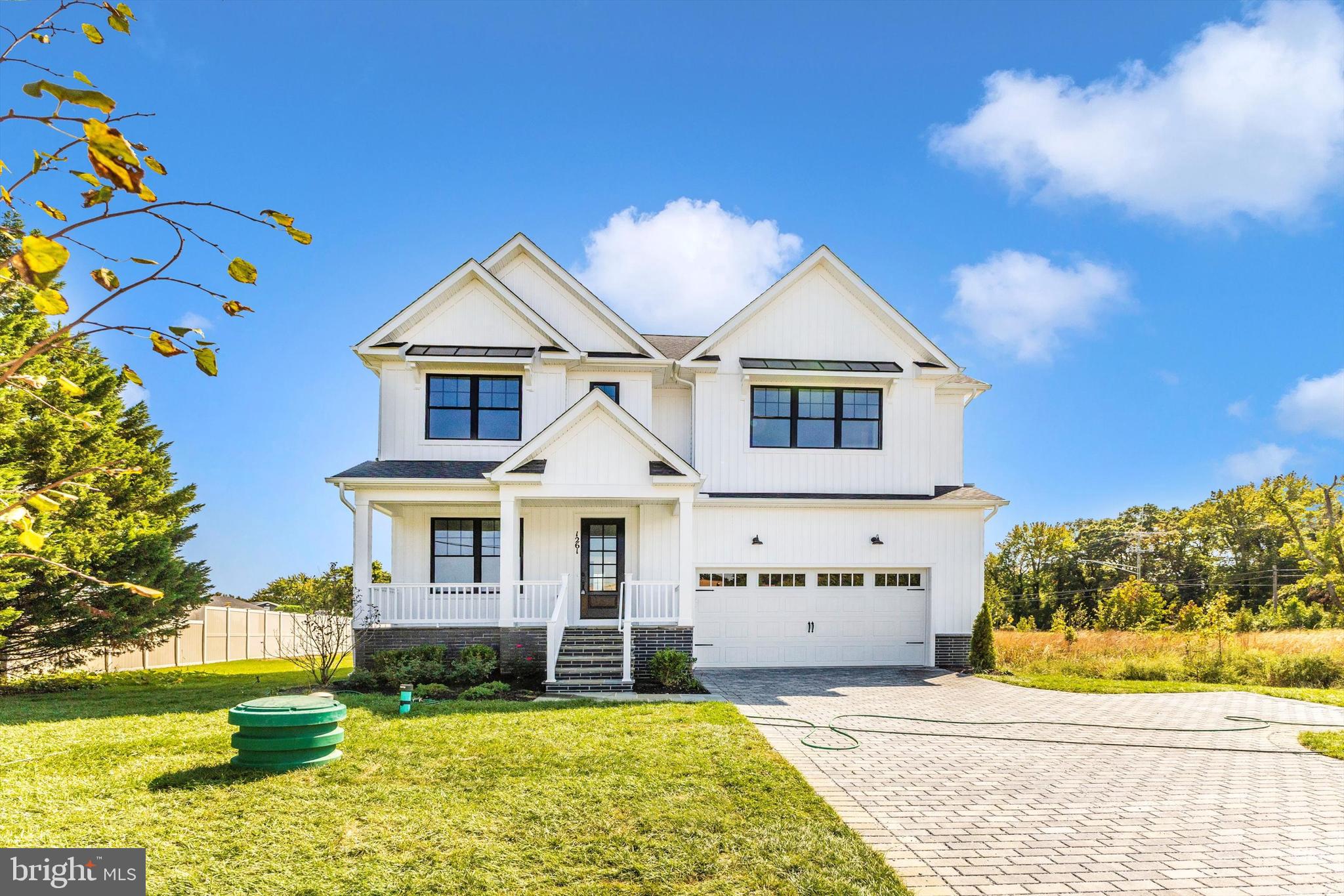 EDGEWATER - Residential