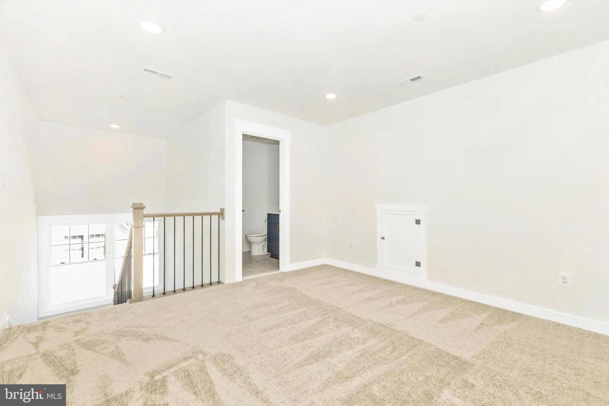 EDGEWATER - Residential