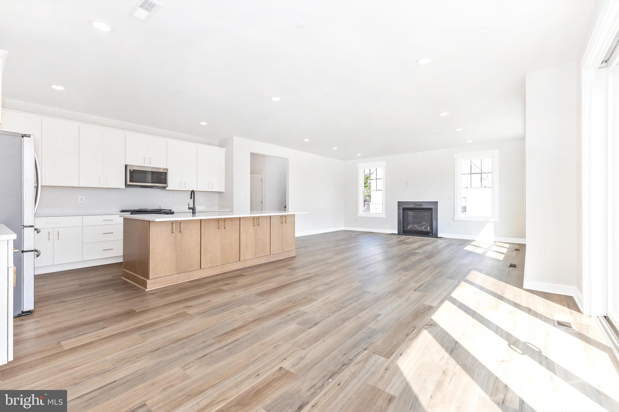 EDGEWATER - Residential