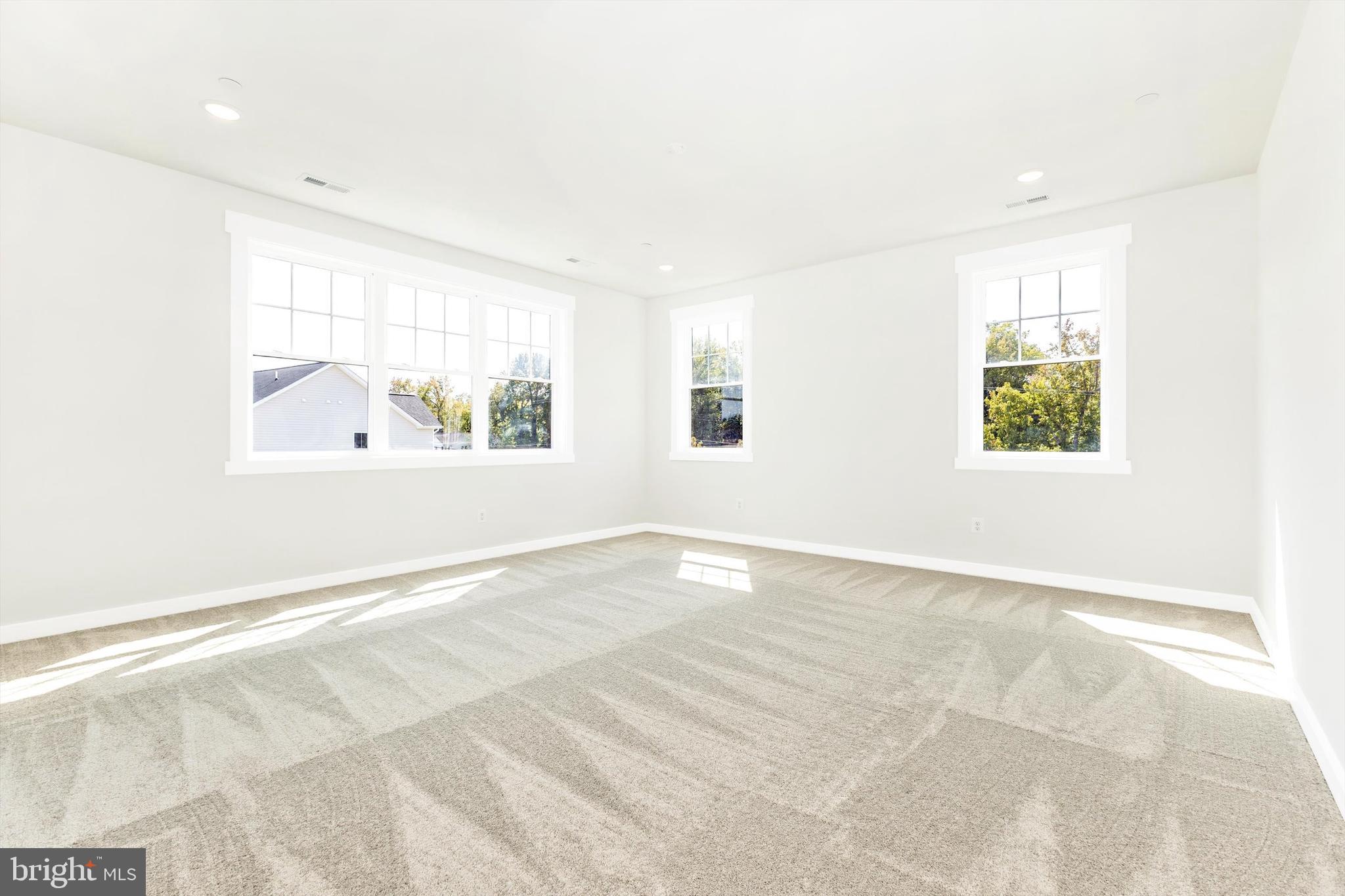 EDGEWATER - Residential