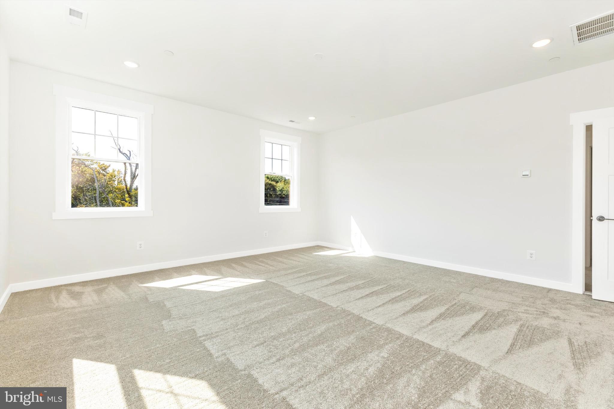 EDGEWATER - Residential