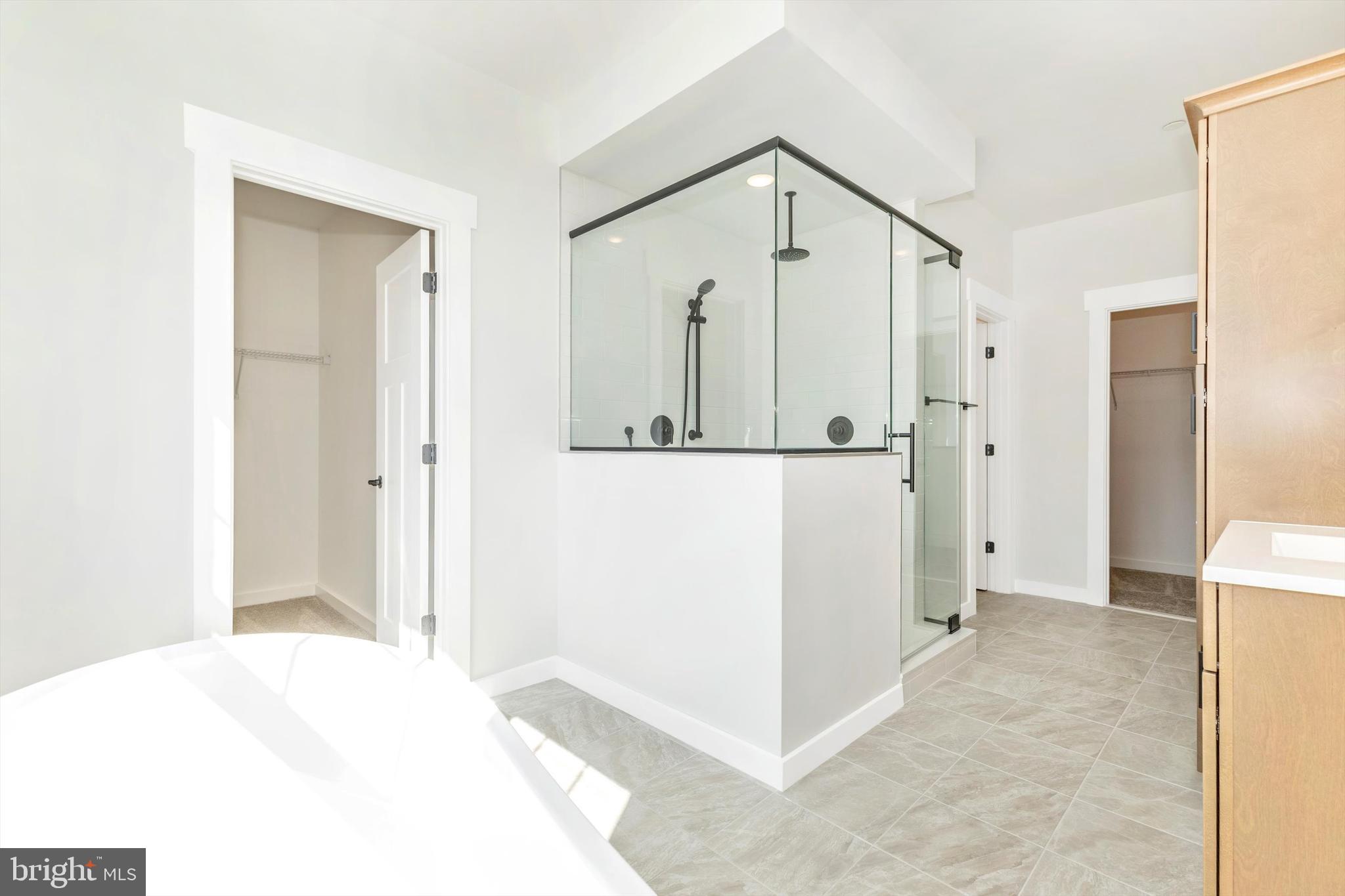 EDGEWATER - Residential