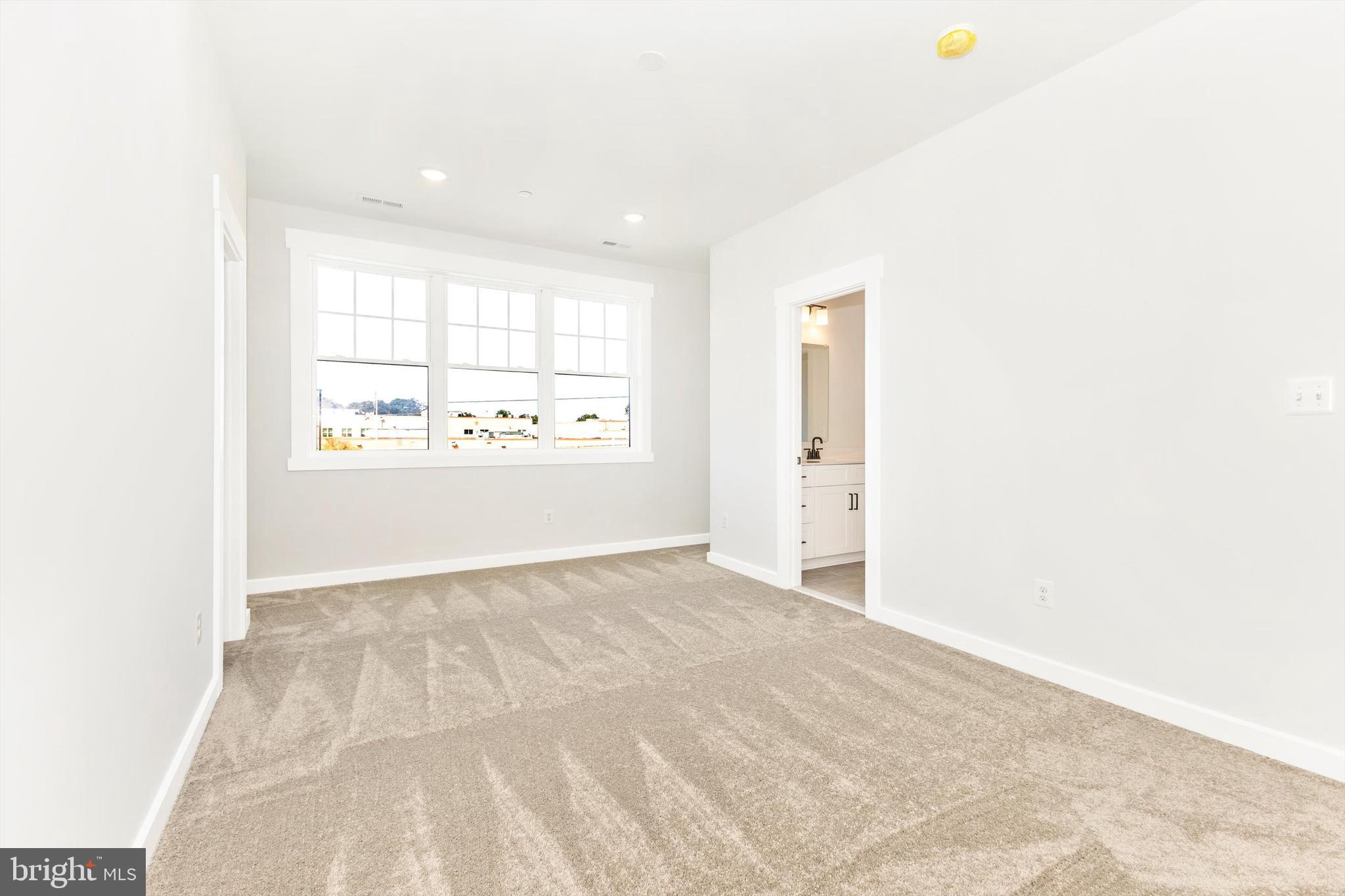 EDGEWATER - Residential