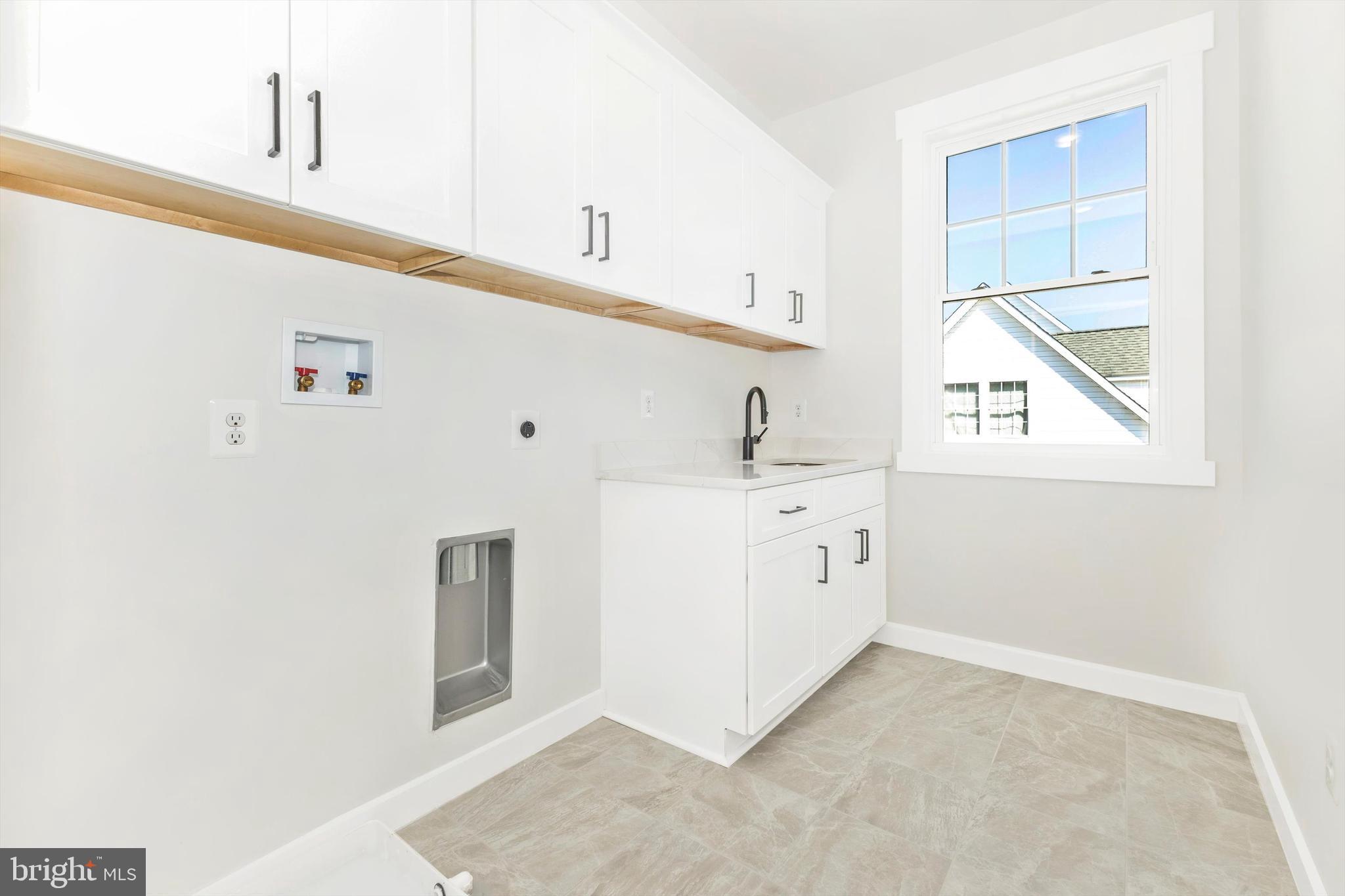 EDGEWATER - Residential