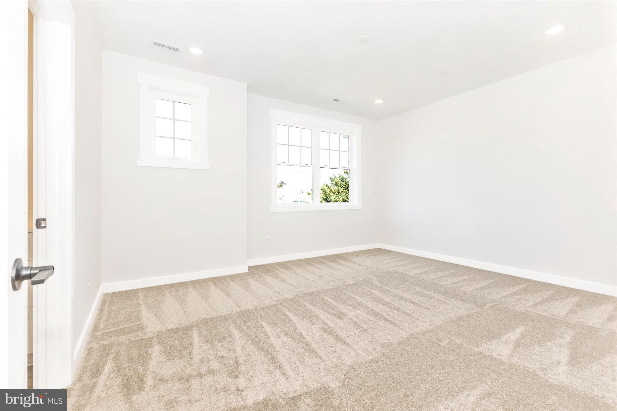 EDGEWATER - Residential