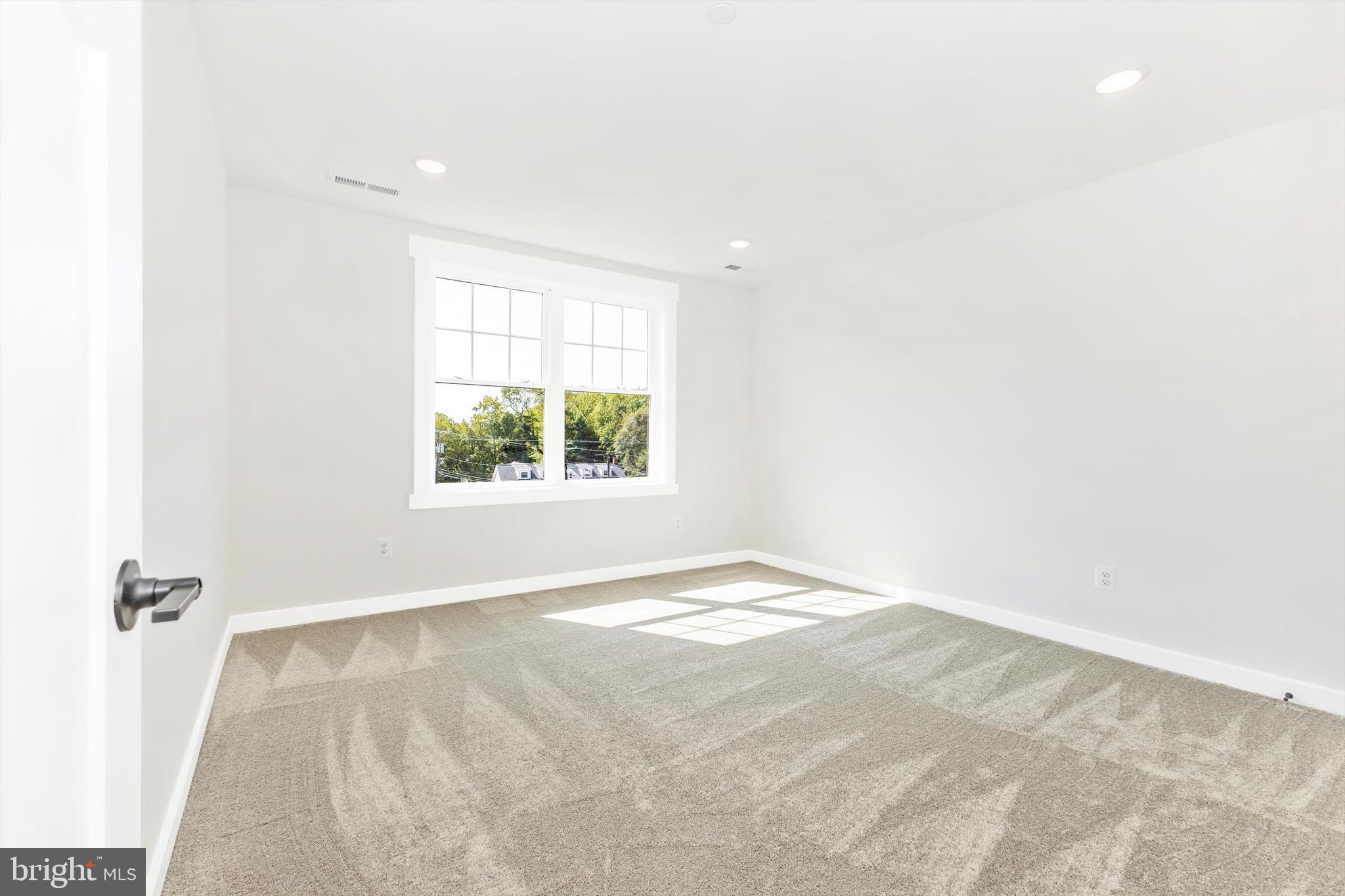 EDGEWATER - Residential