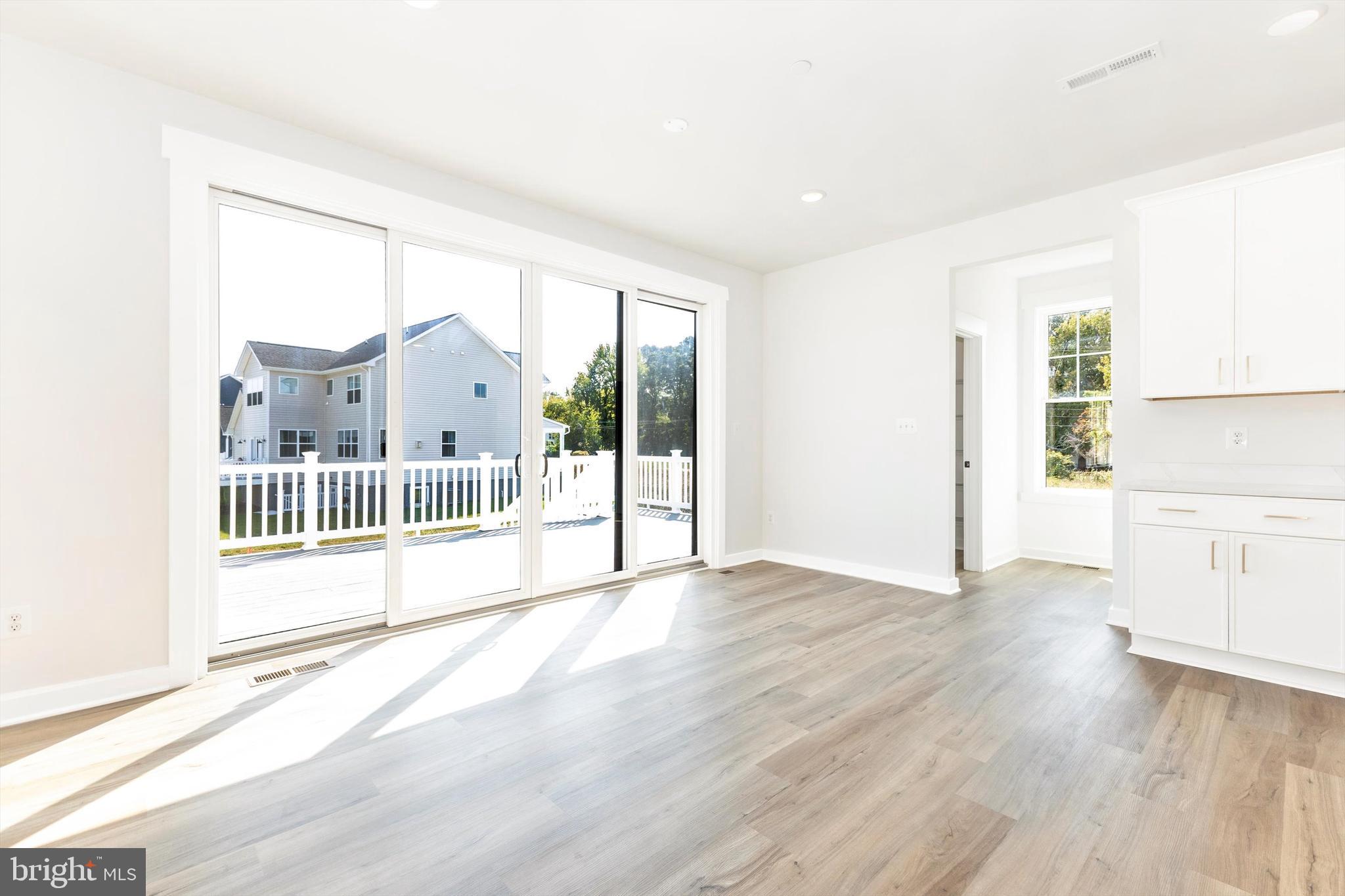 EDGEWATER - Residential