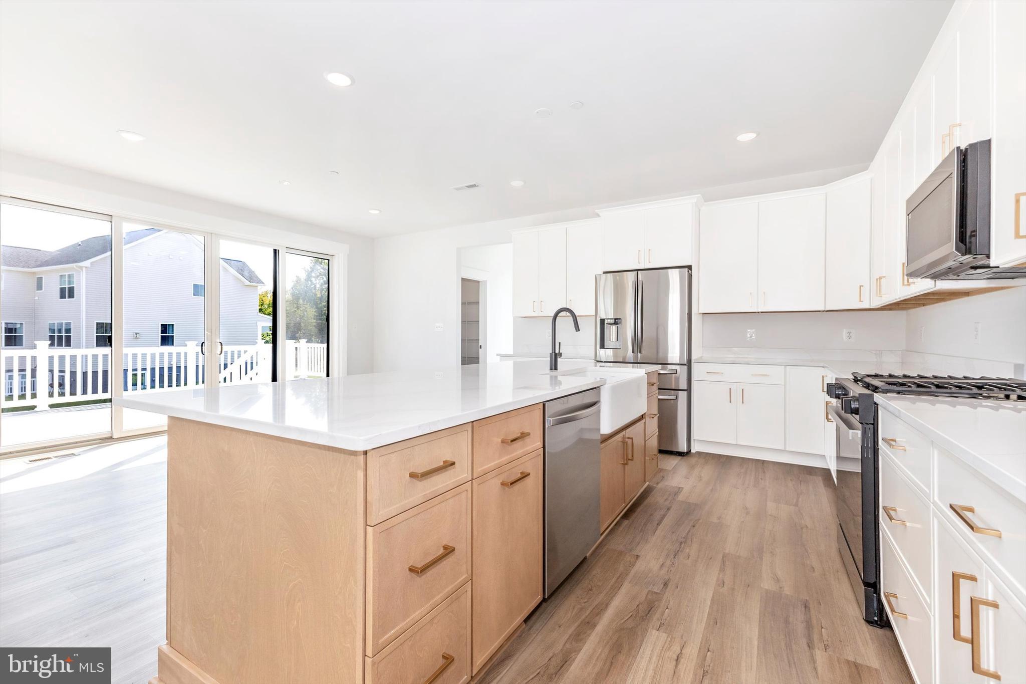 EDGEWATER - Residential