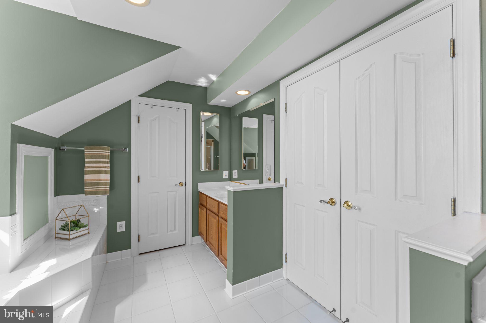 OAK VALLEY - Residential