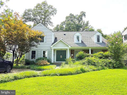 Photo of 1904 Dalmation Drive, MCLEAN, VA 22101 (MLS # VAFX2335602)