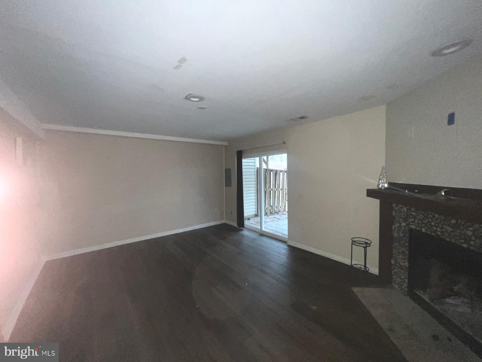 SPRING KNOLL - Residential