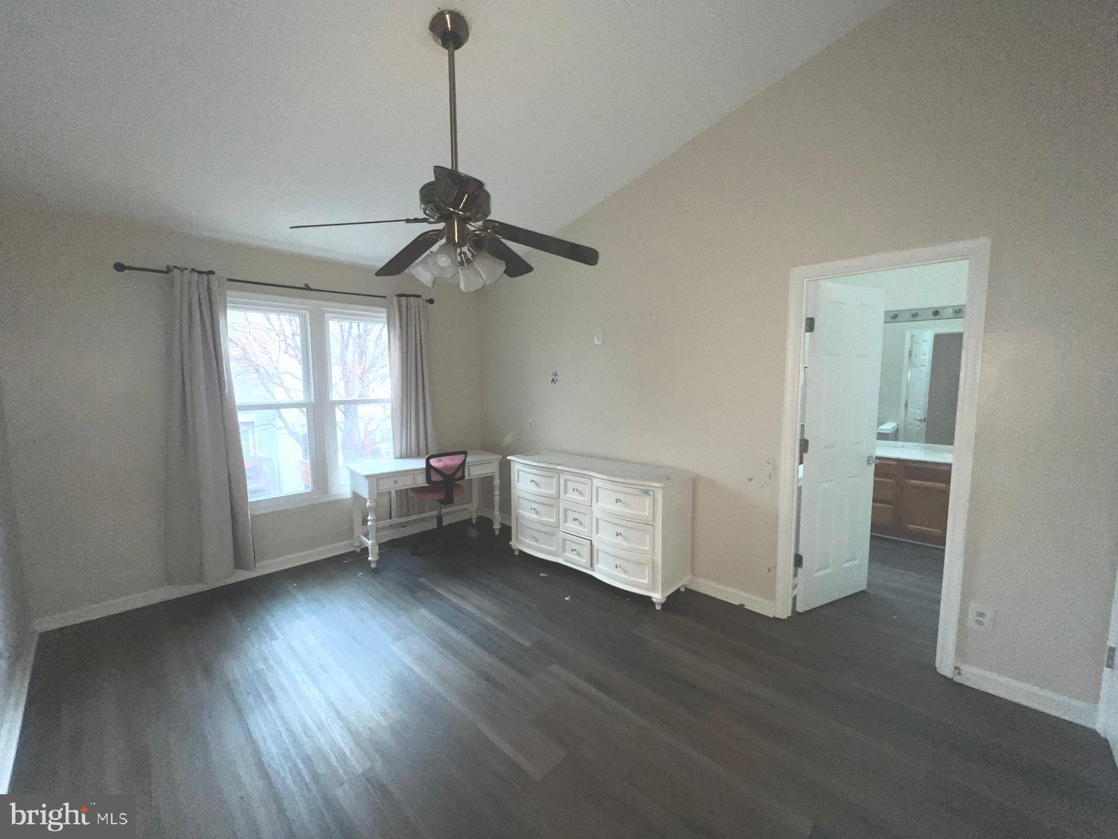 SPRING KNOLL - Residential