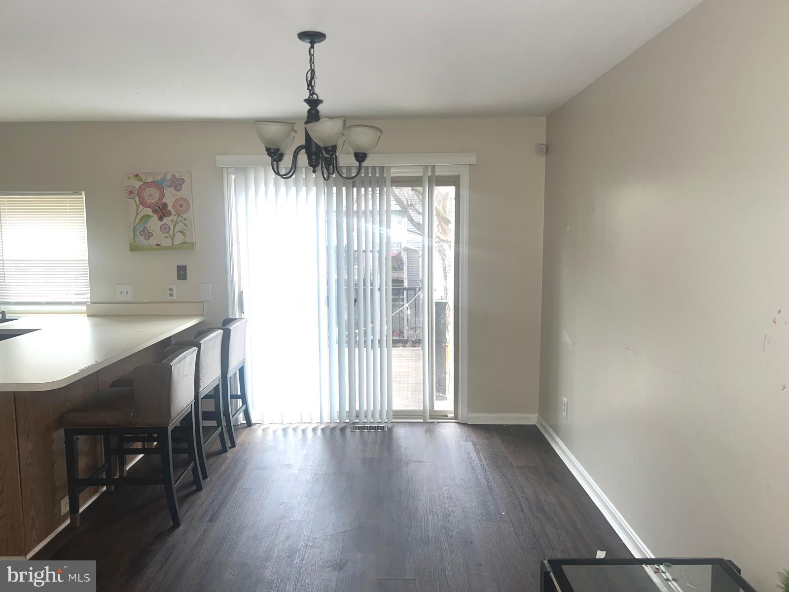 SPRING KNOLL - Residential