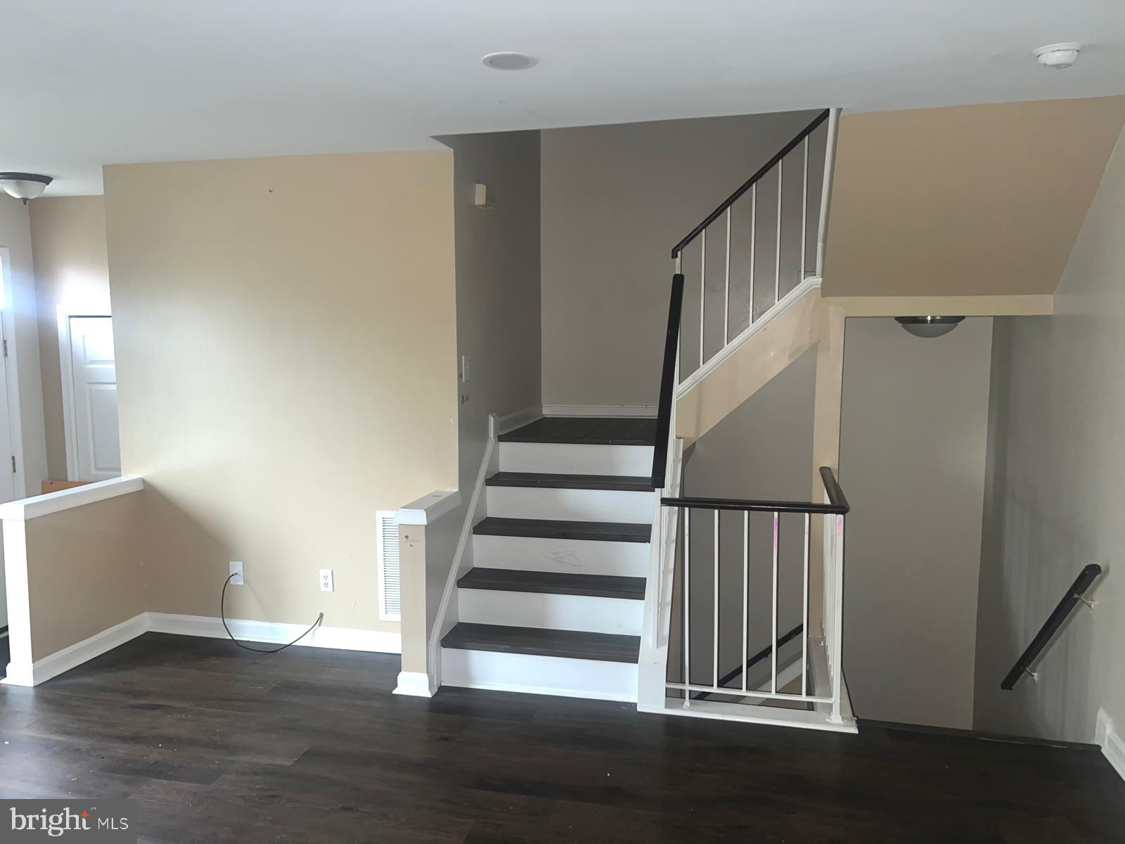 SPRING KNOLL - Residential