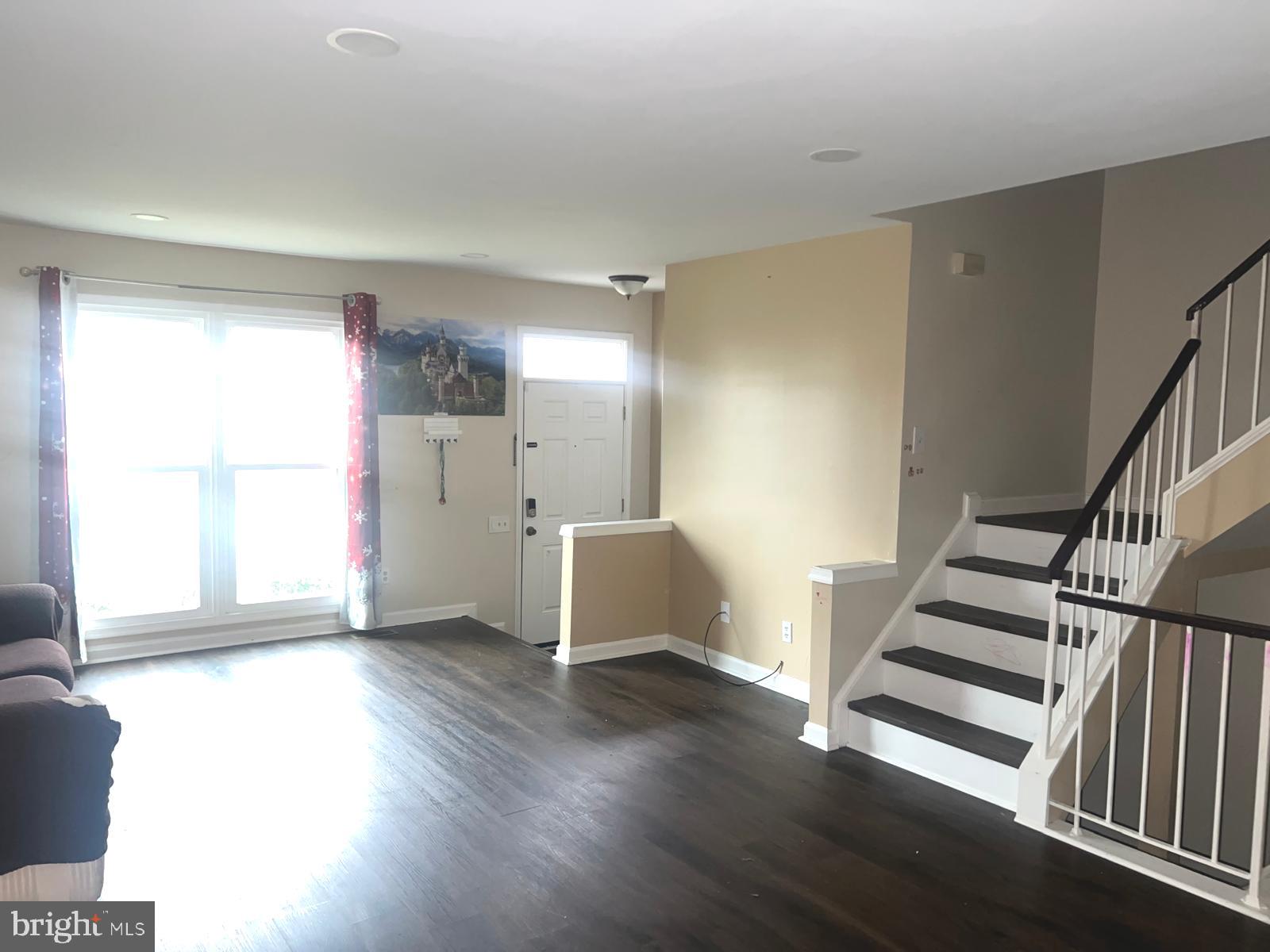 SPRING KNOLL - Residential