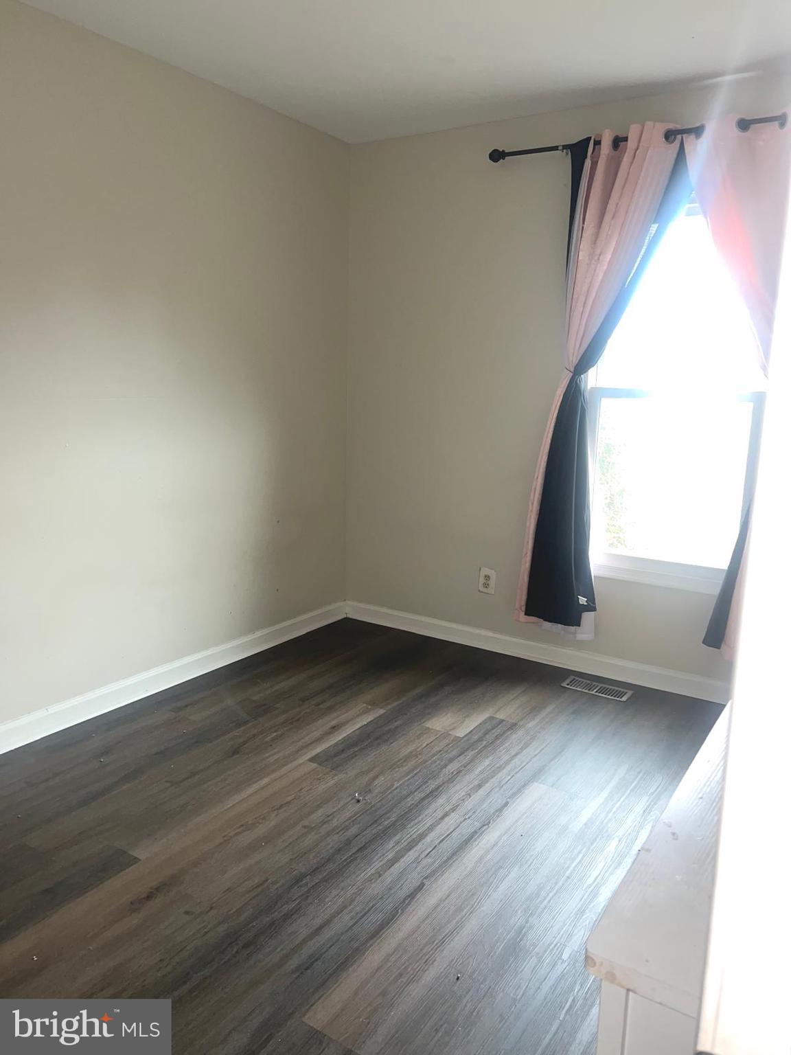 SPRING KNOLL - Residential