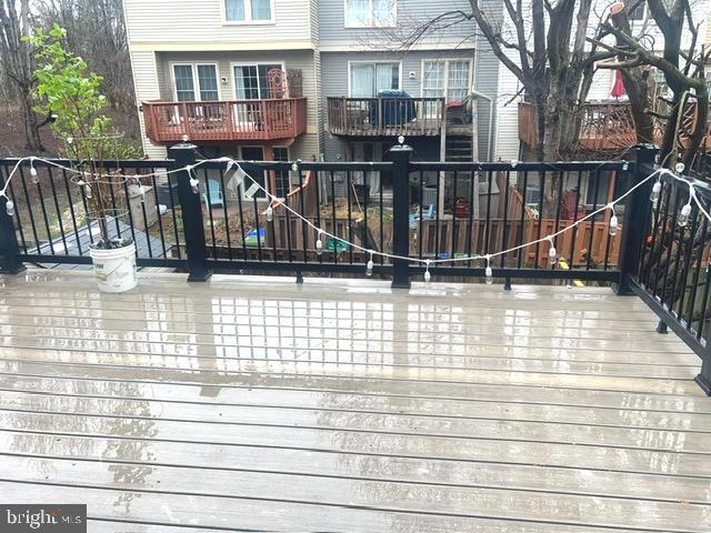 SPRING KNOLL - Residential