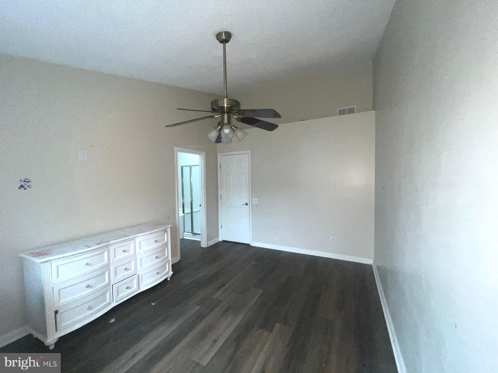 SPRING KNOLL - Residential