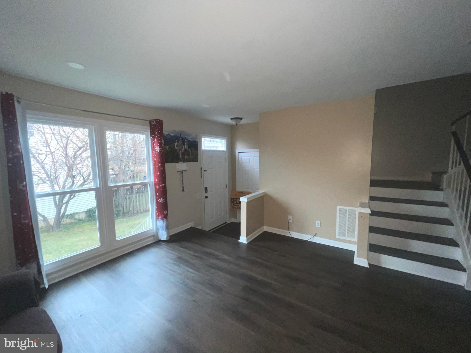 SPRING KNOLL - Residential