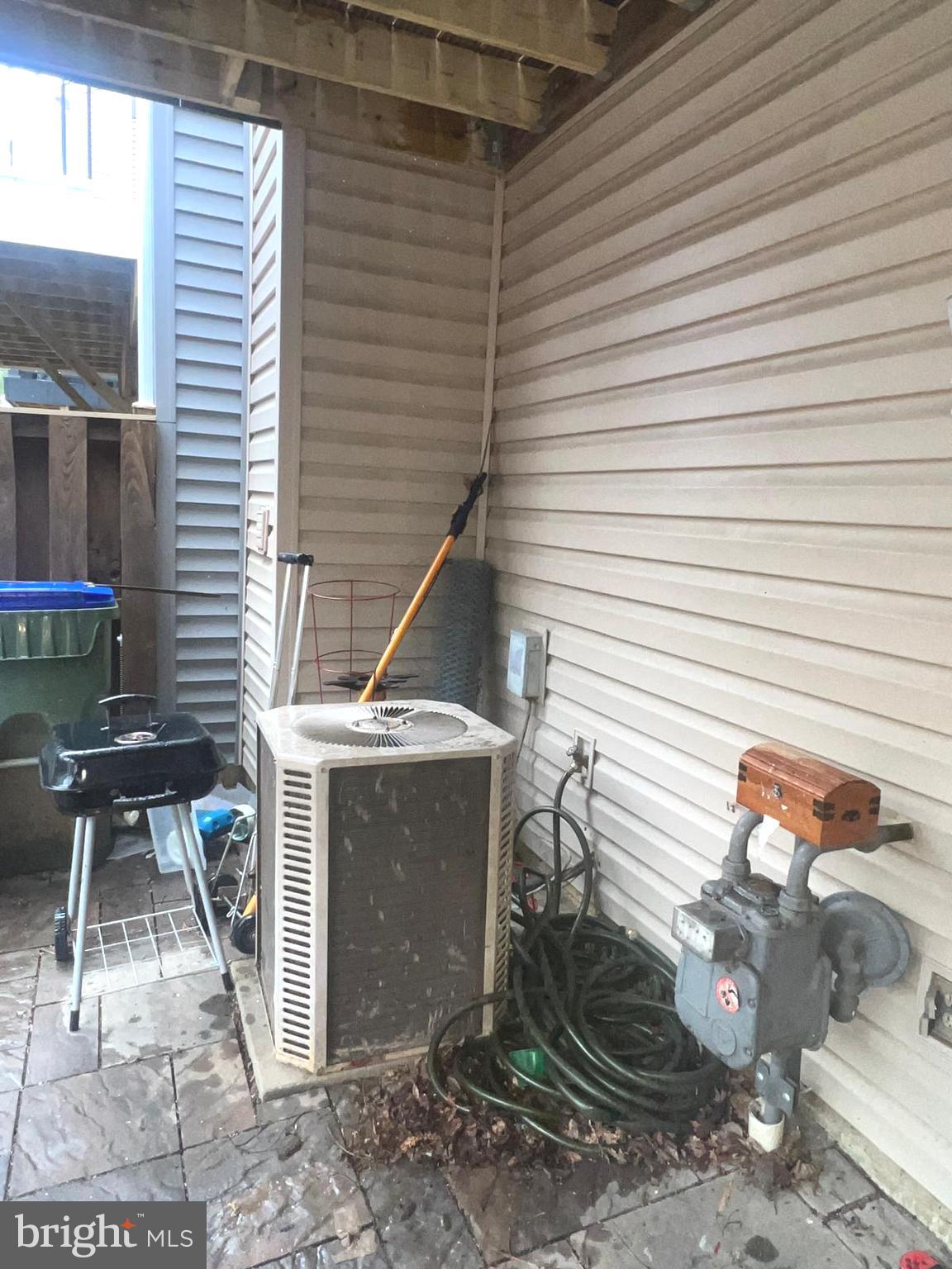 SPRING KNOLL - Residential