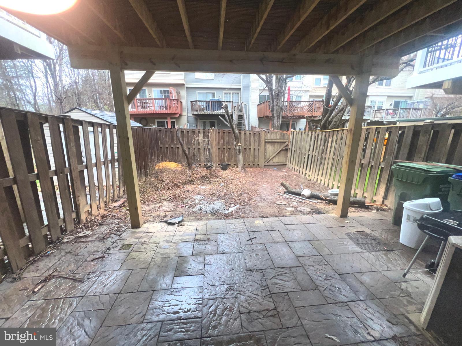 SPRING KNOLL - Residential