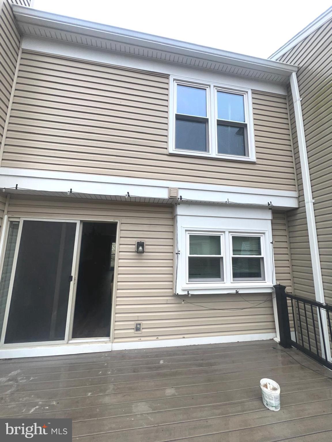 SPRING KNOLL - Residential