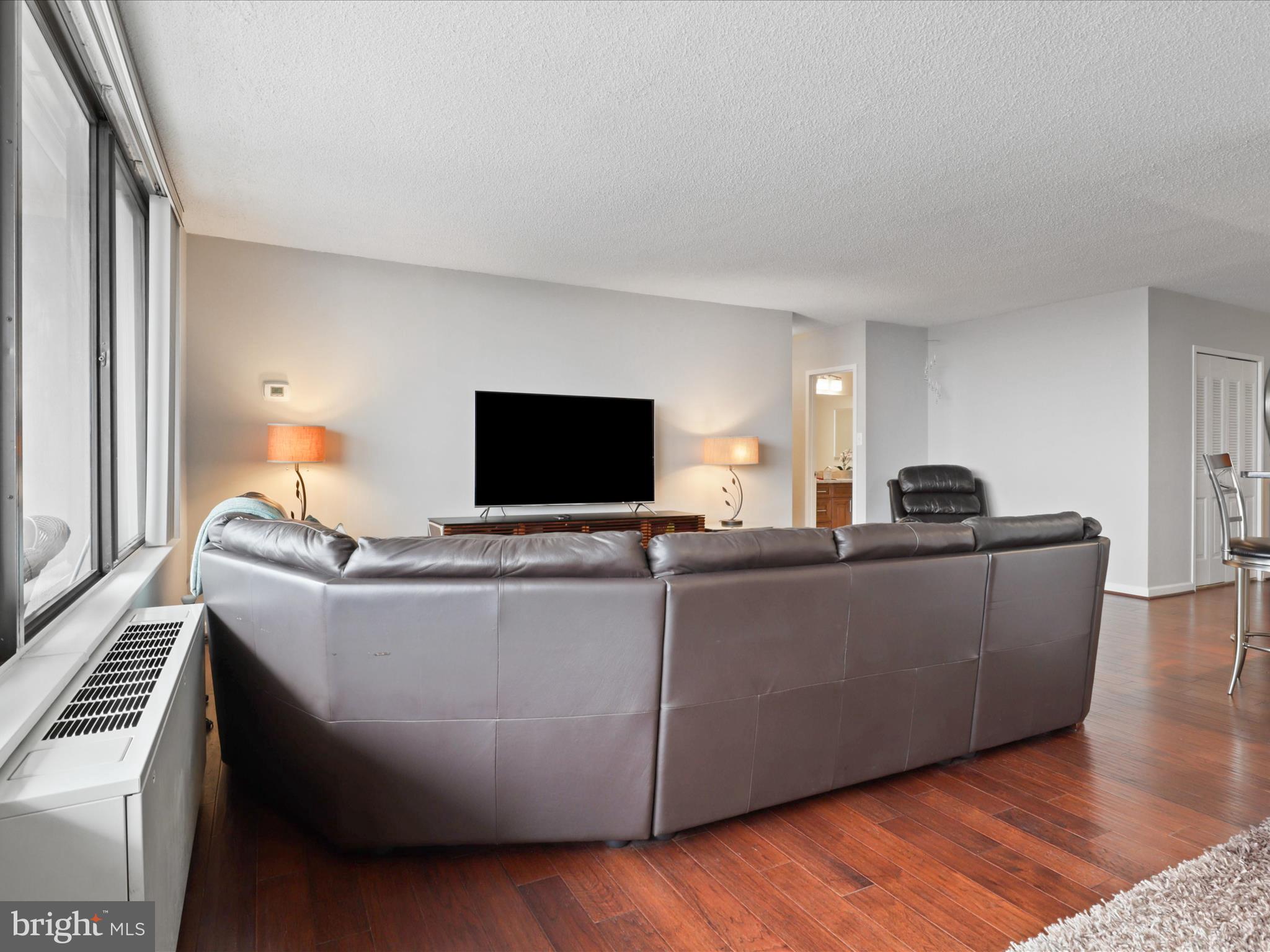 SKYLINE PLAZA - Residential