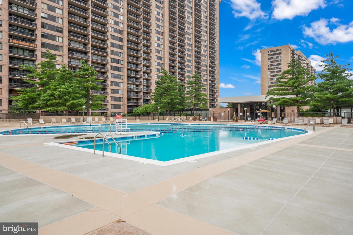 SKYLINE PLAZA - Residential