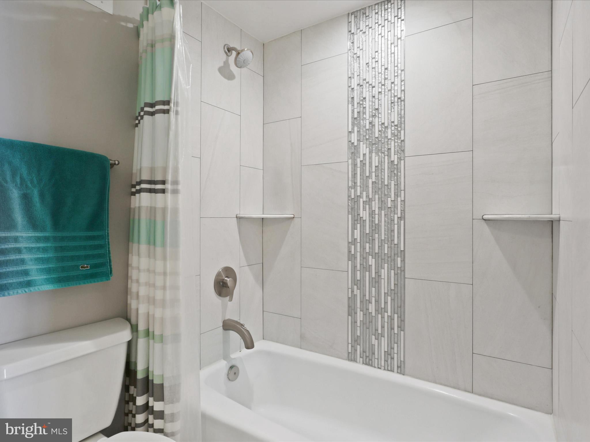 SKYLINE PLAZA - Residential