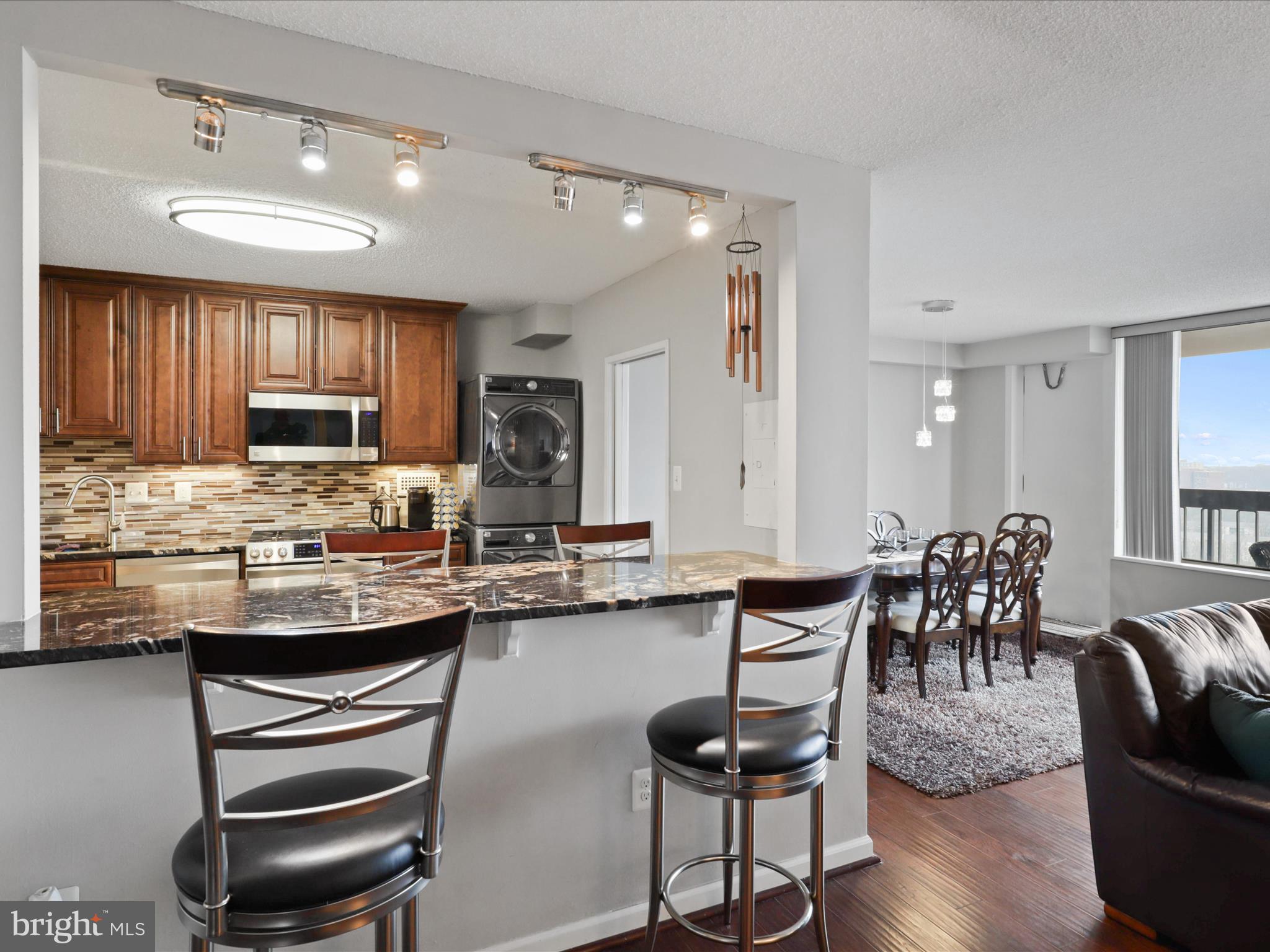 SKYLINE PLAZA - Residential